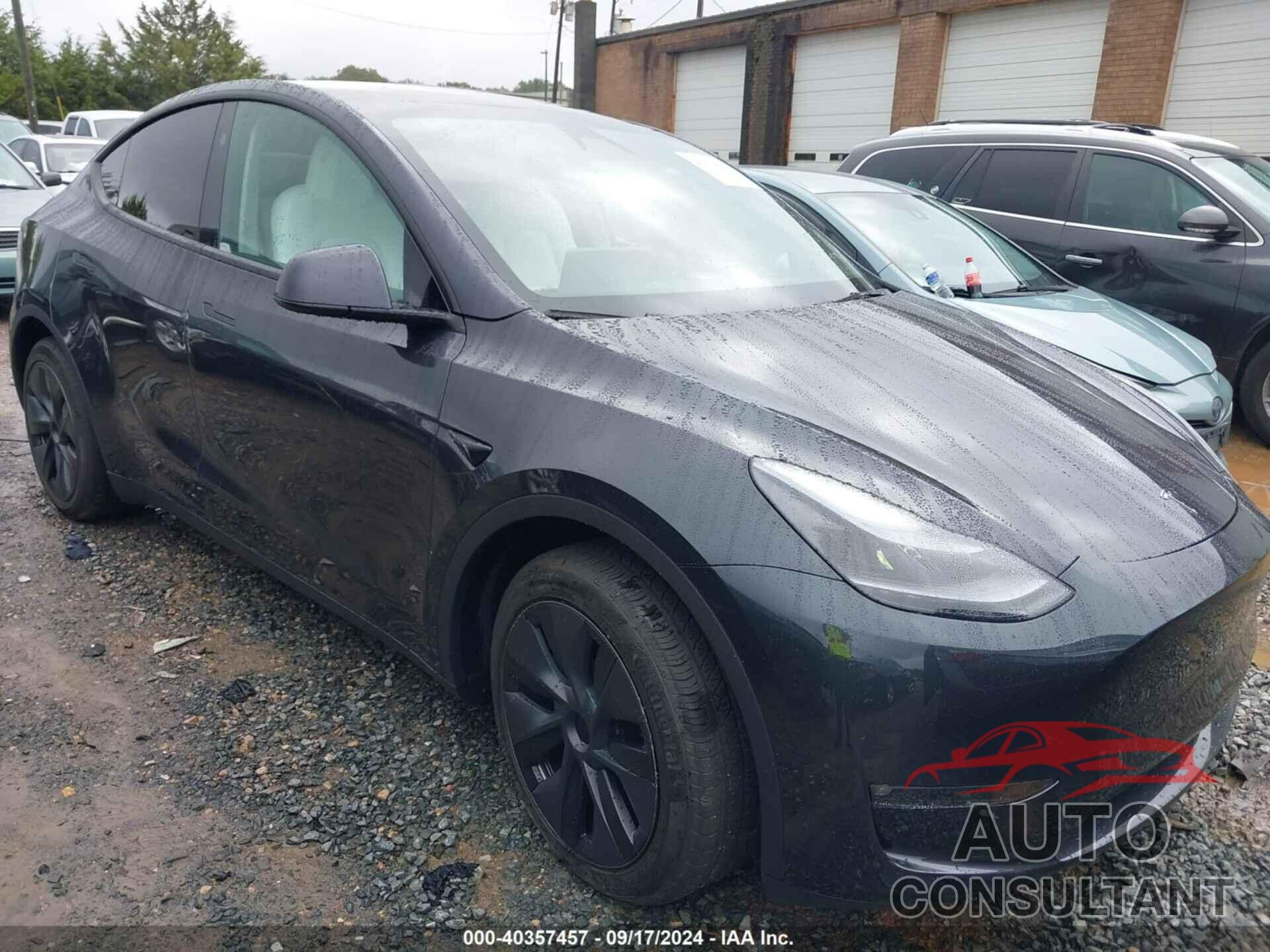 TESLA MODEL Y 2024 - 7SAYGAEE4RF157380