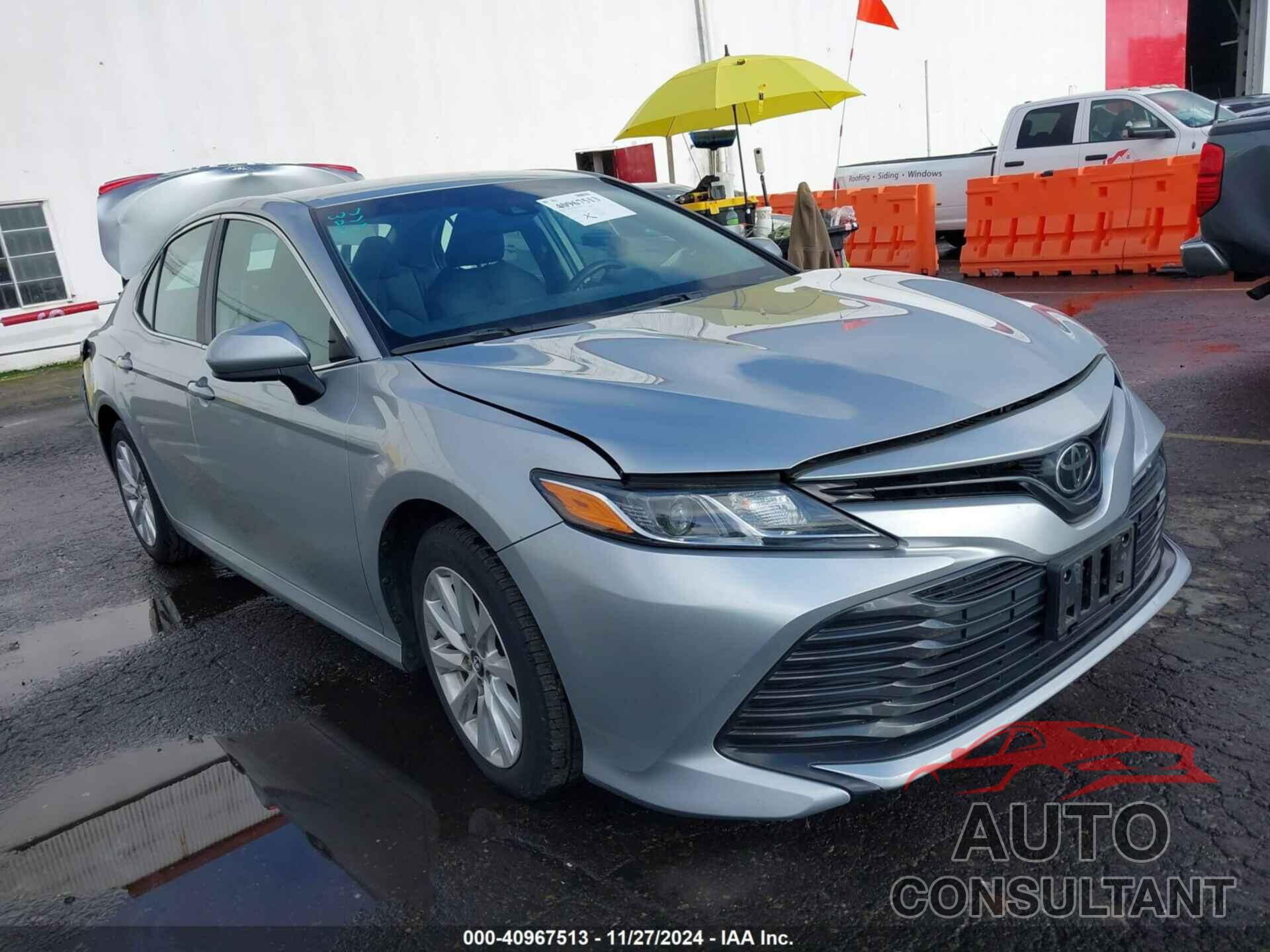 TOYOTA CAMRY 2018 - 4T1B11HK6JU017988