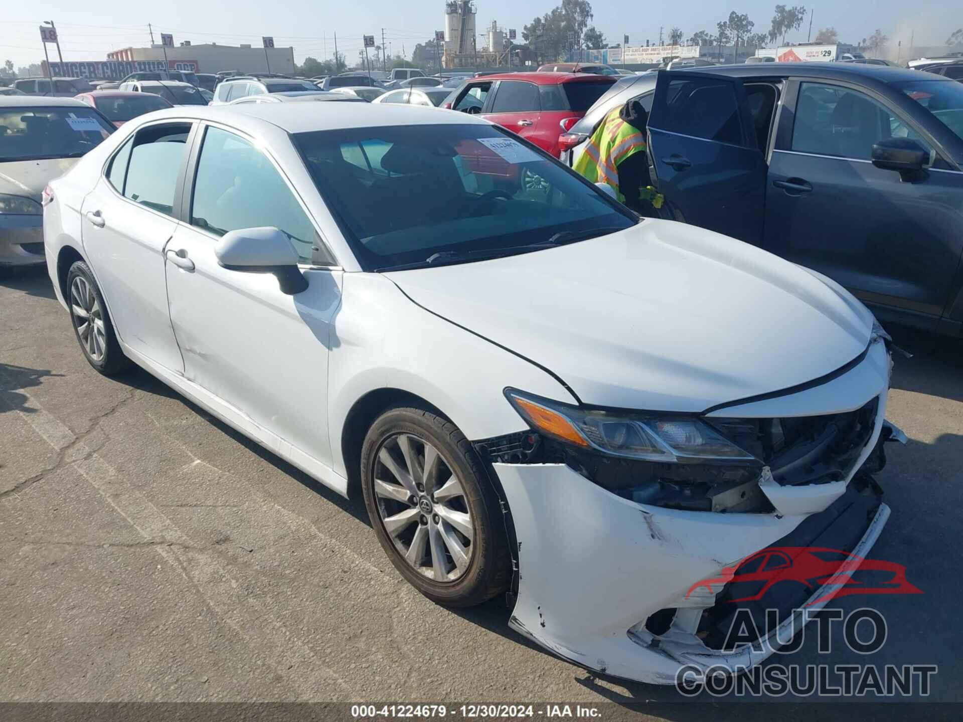 TOYOTA CAMRY 2018 - 4T1B11HK4JU648870