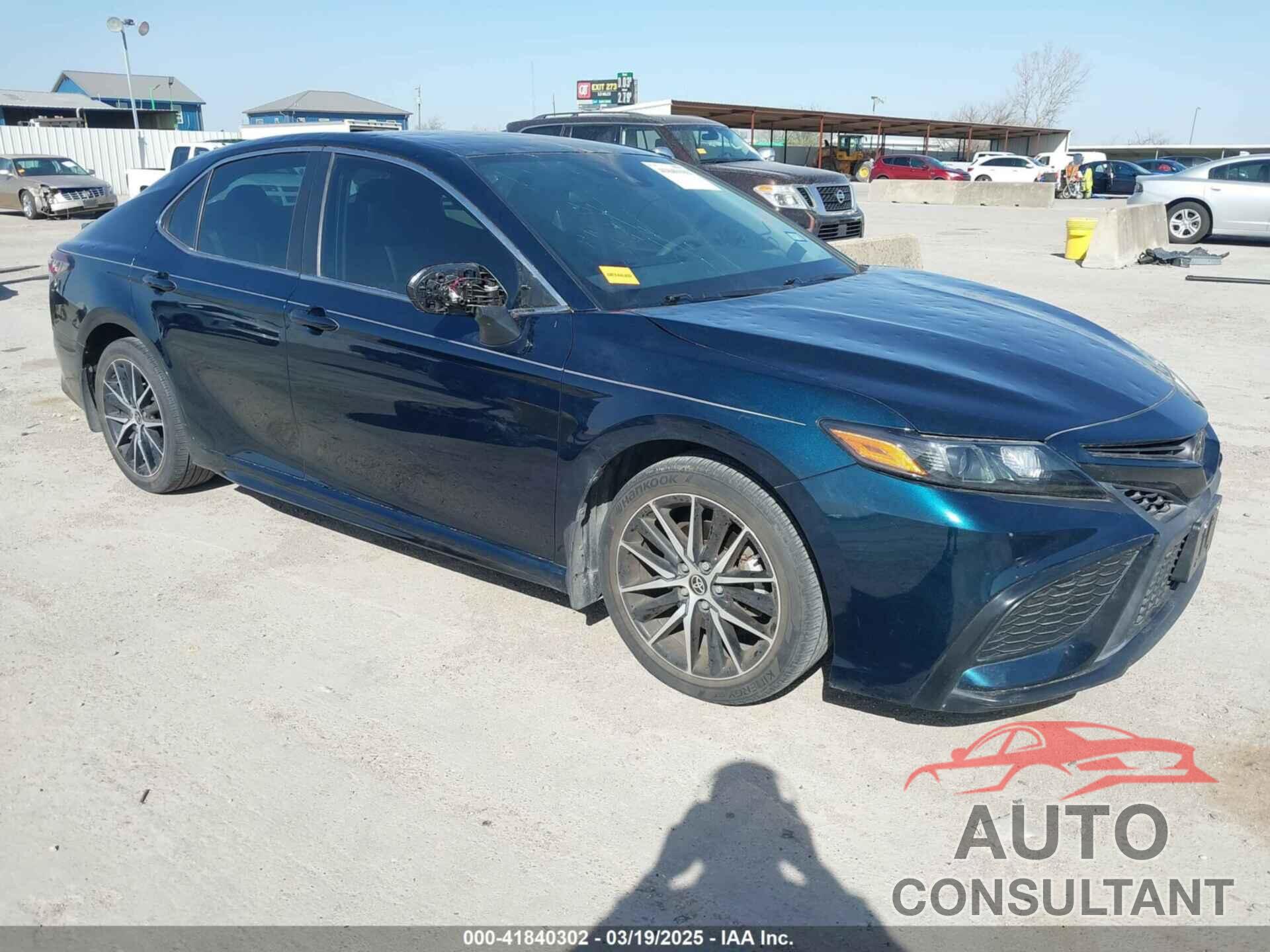 TOYOTA CAMRY 2021 - 4T1G11AKXMU609897