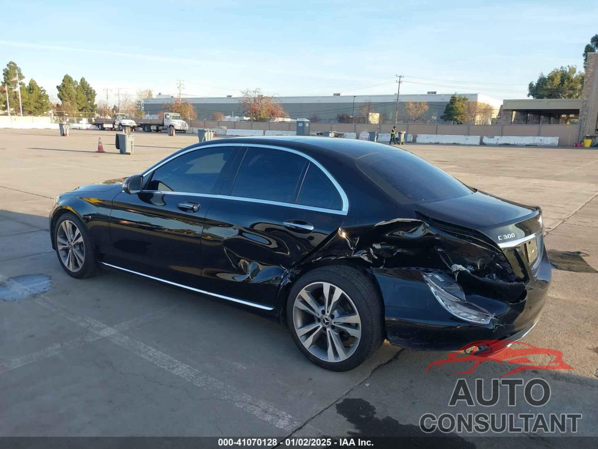 MERCEDES-BENZ C 300 2018 - 55SWF4JB7JU235626