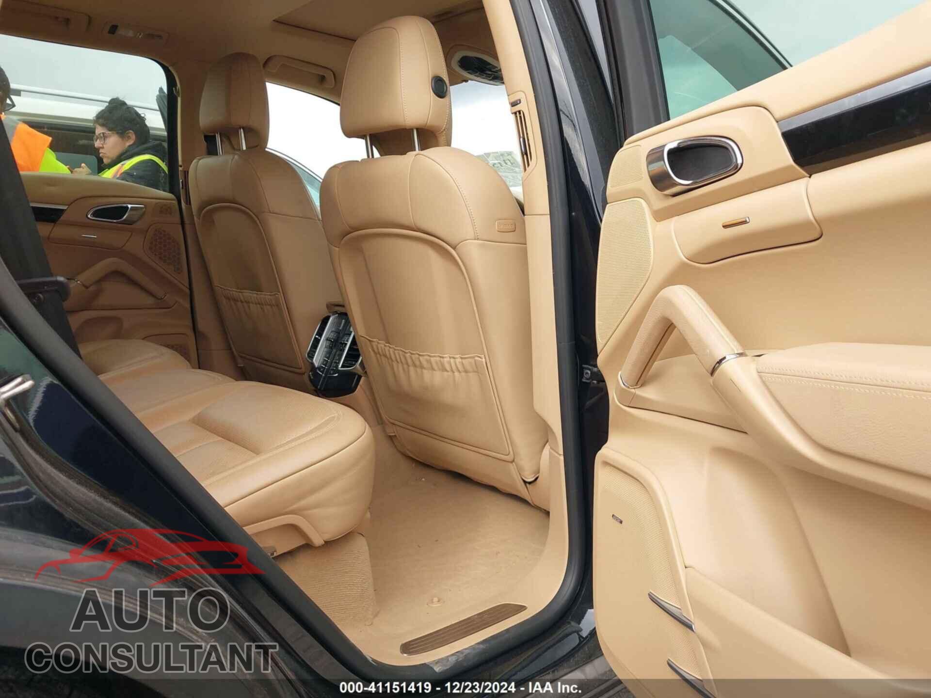PORSCHE CAYENNE 2016 - WP1AA2A29GLA11230