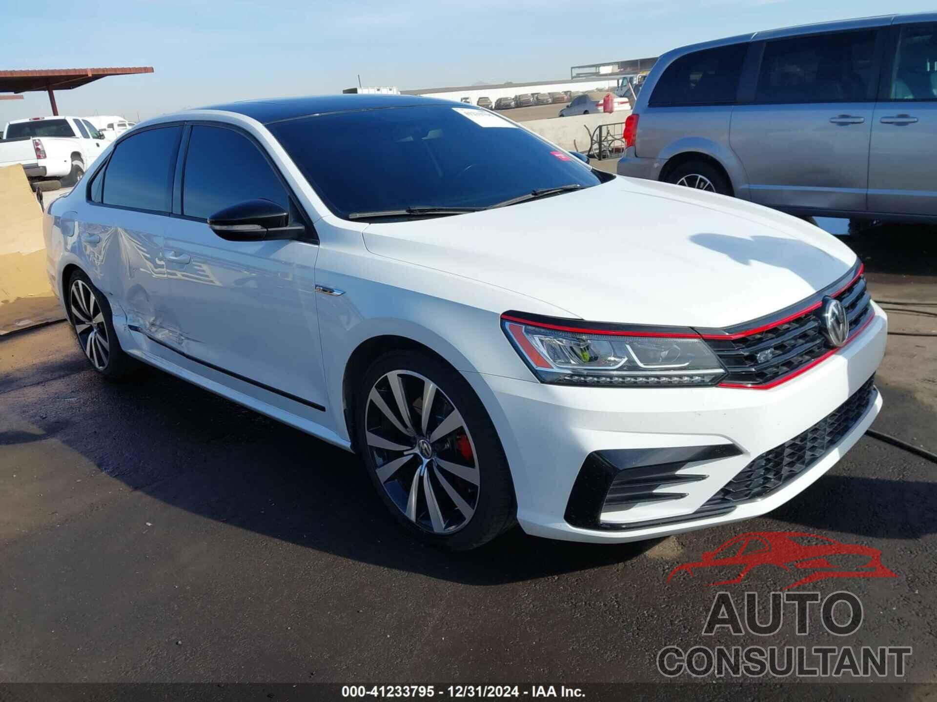 VOLKSWAGEN PASSAT 2018 - 1VWJM7A3XJC033451