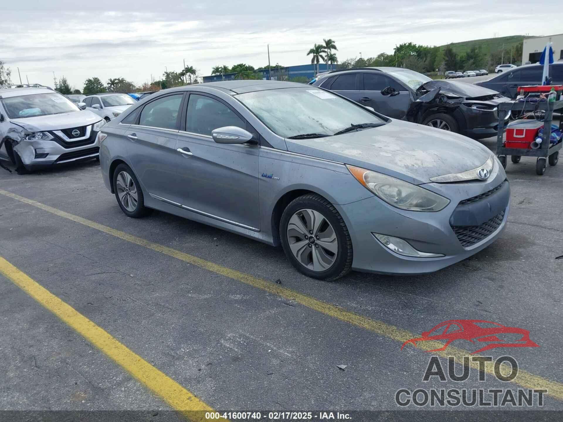 HYUNDAI SONATA HYBRID 2015 - KMHEC4A4XFA119808