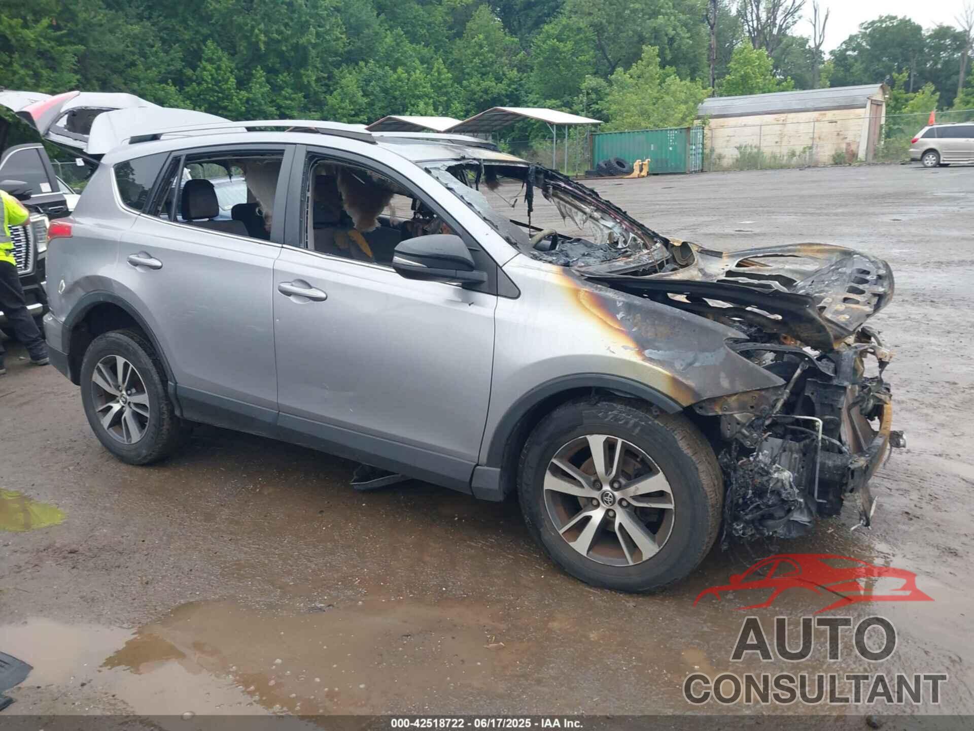 TOYOTA RAV4 2018 - JTMRFREV2JD247464