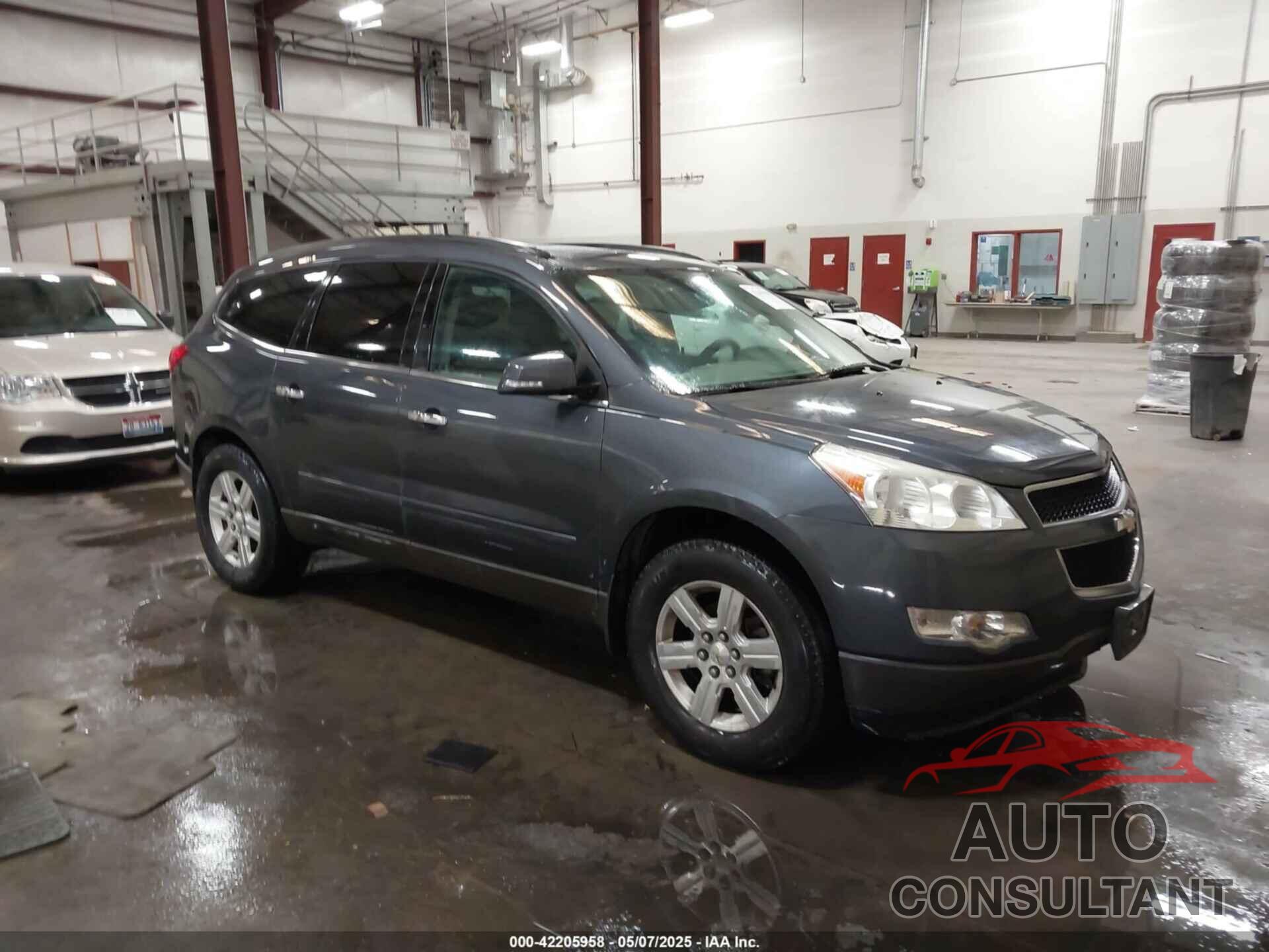 CHEVROLET TRAVERSE 2011 - 1GNKVGED2BJ298960