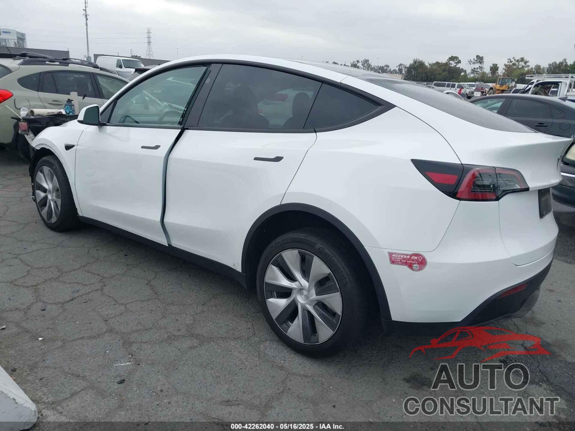 TESLA MODEL Y 2023 - 7SAYGDEE4PF807551