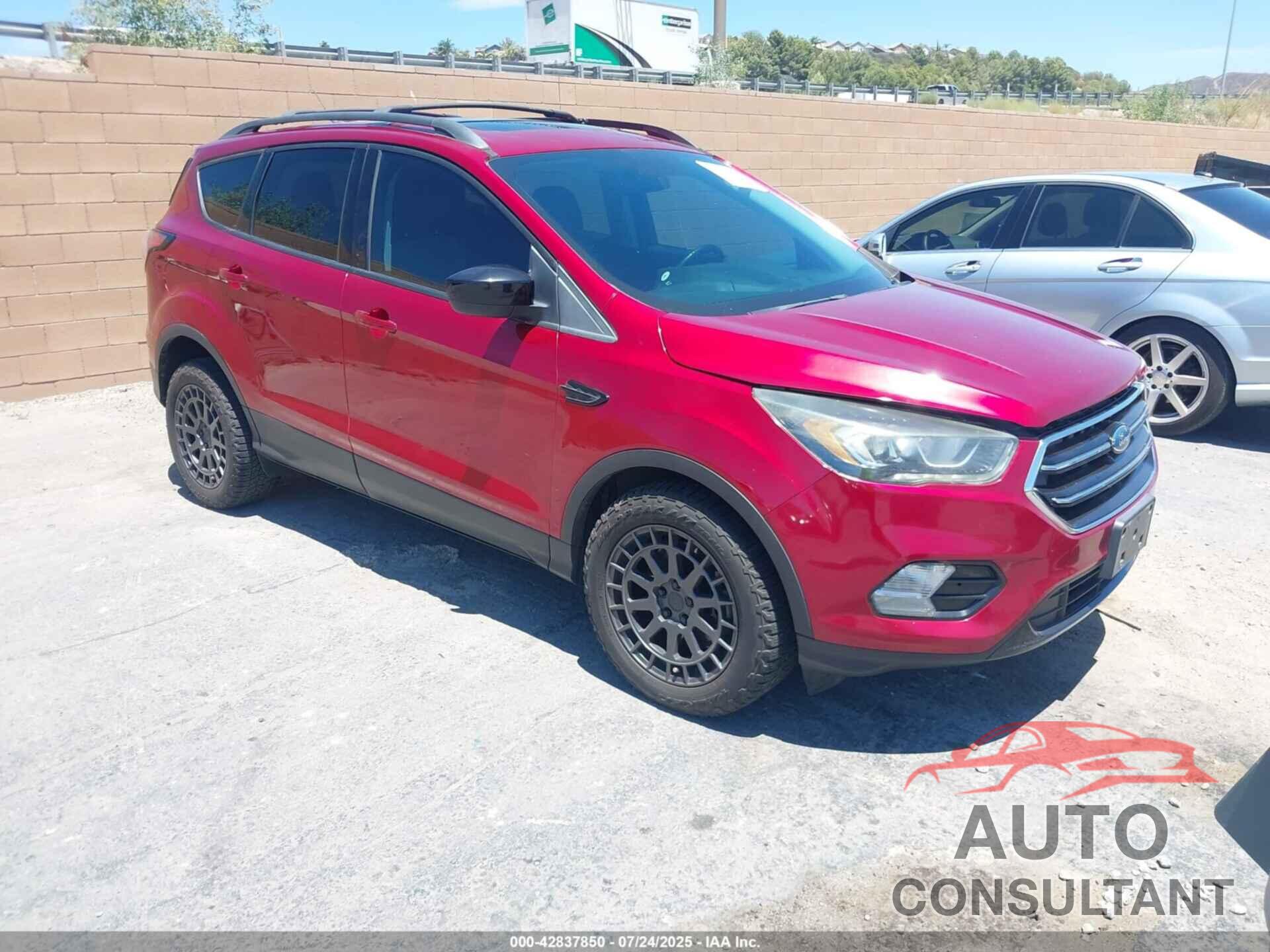 FORD ESCAPE 2017 - 1FMCU0G96HUB61037
