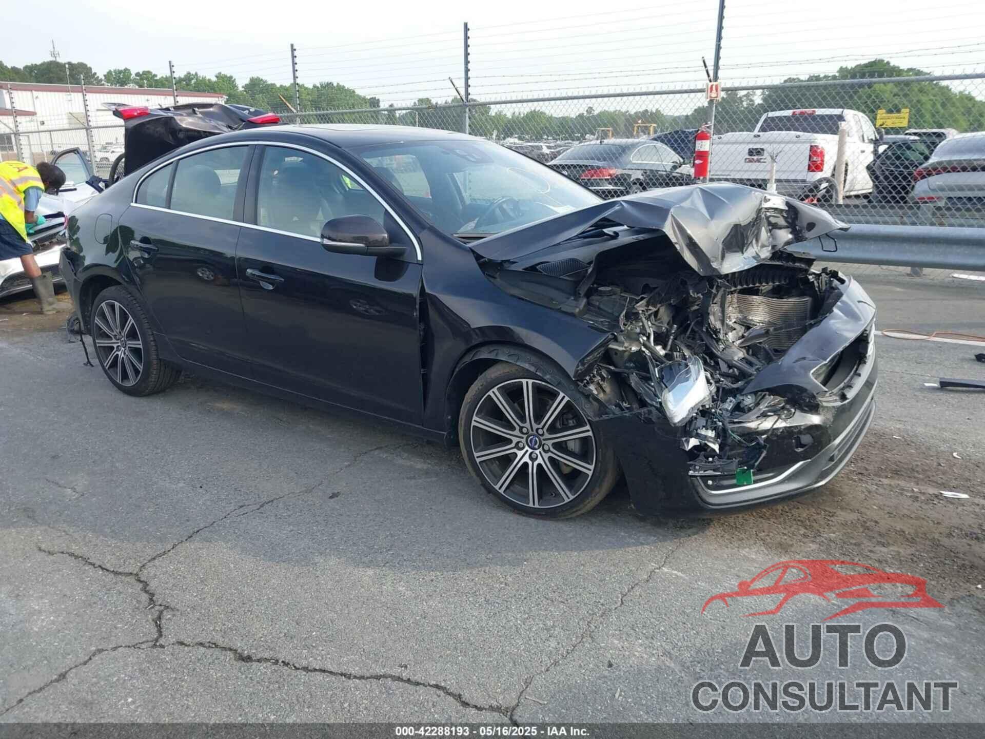 VOLVO S60 2015 - YV149MFM1F1353482