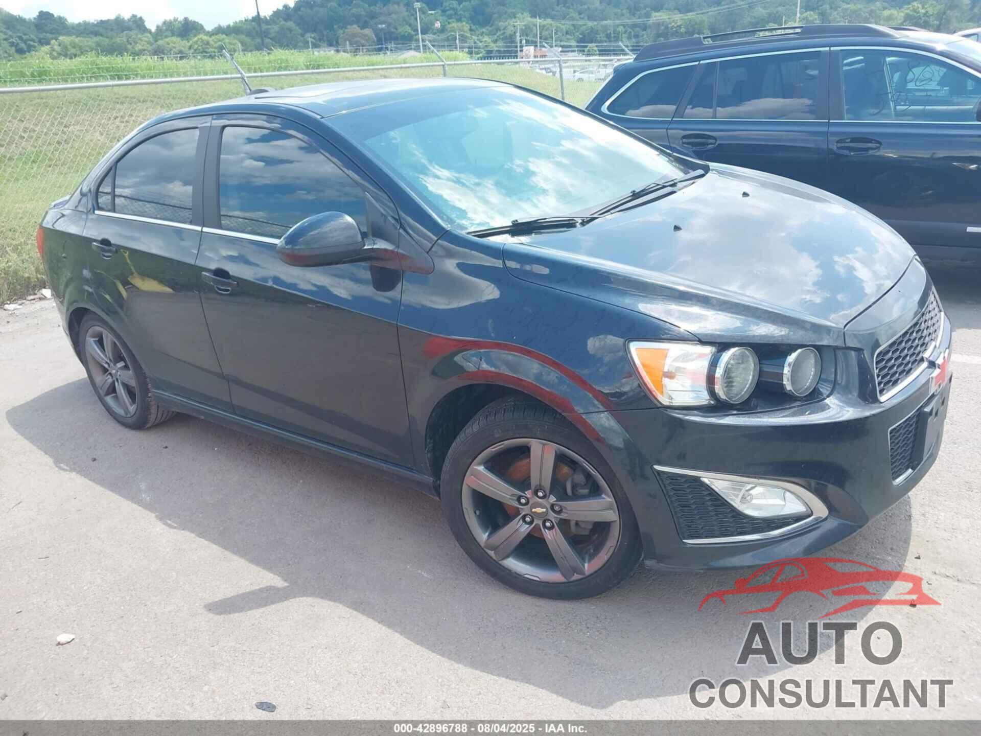 CHEVROLET SONIC 2015 - 1G1JG5SB3F4155177