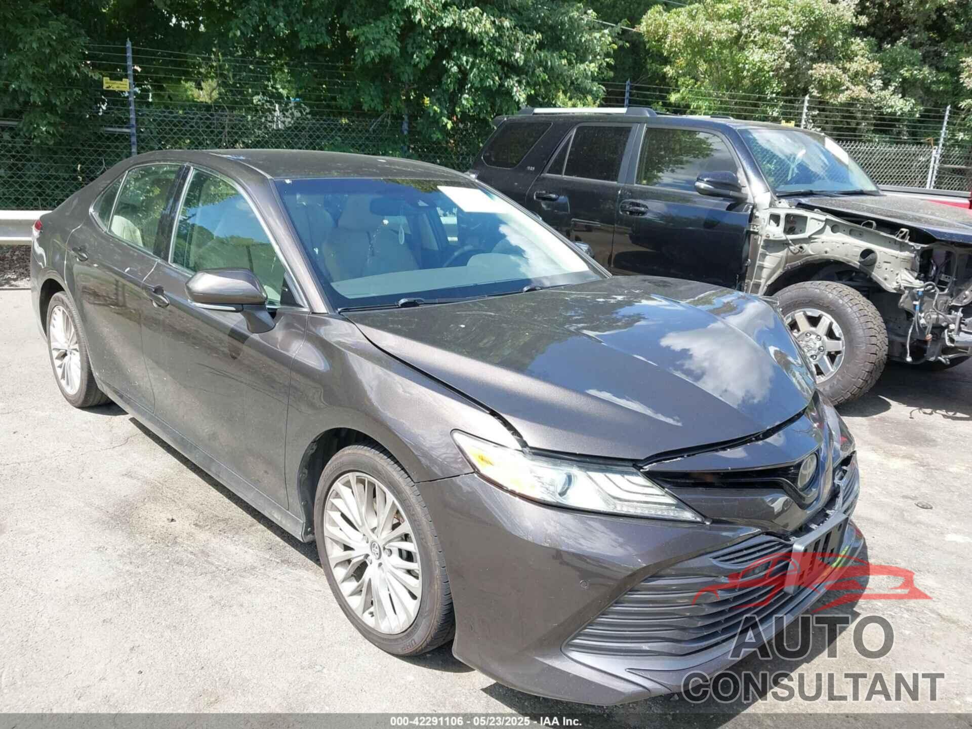 TOYOTA CAMRY 2018 - 4T1B11HK5JU111571