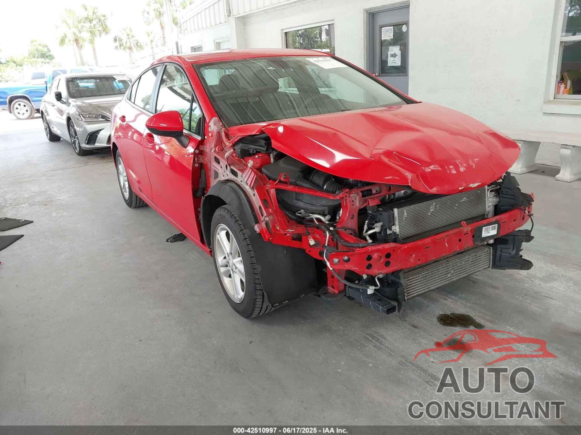 CHEVROLET CRUZE 2018 - 1G1BE5SM1J7172451