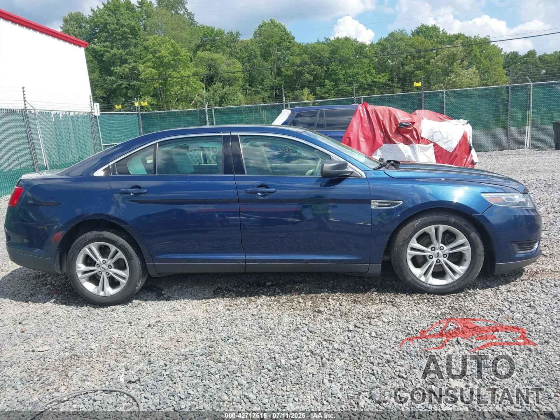 FORD TAURUS 2017 - 1FAHP2D82HG135001