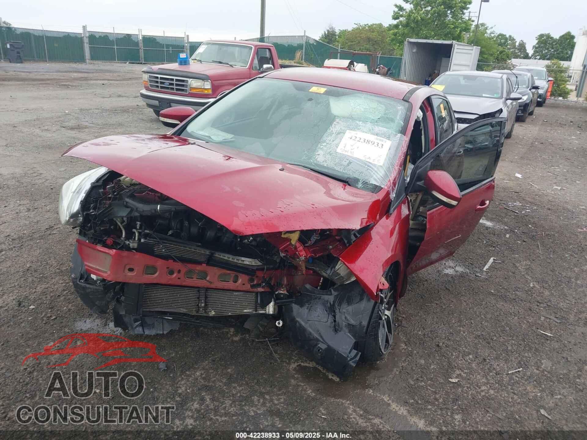 FORD FOCUS 2015 - 1FADP3F26FL302963
