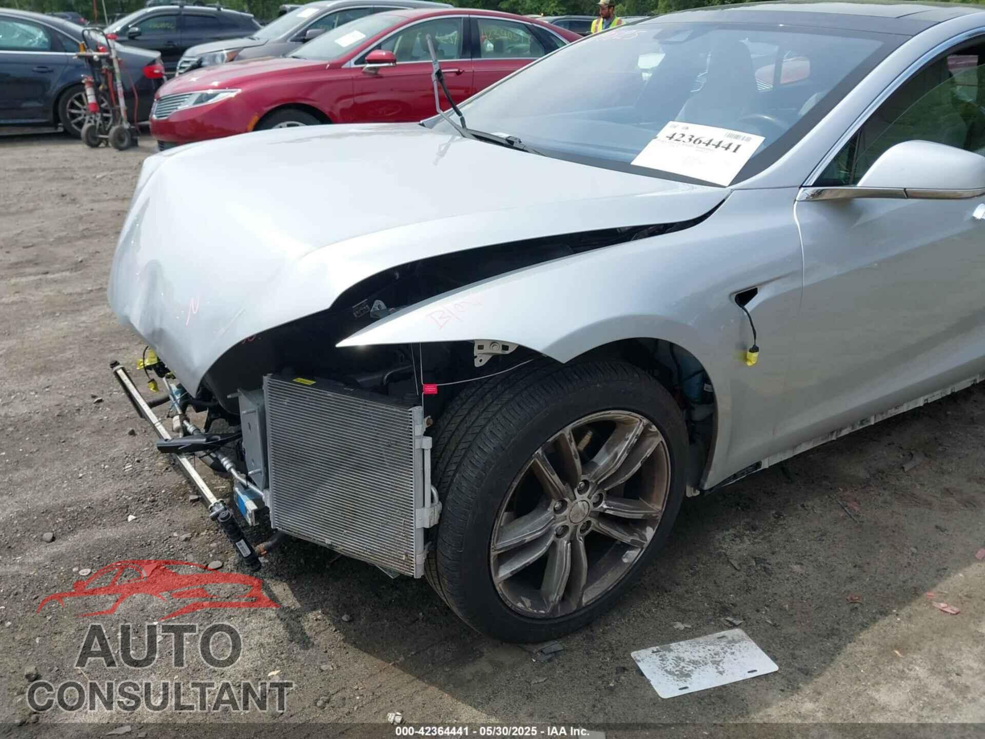 TESLA MODEL S 2015 - 5YJSA1E22FF116770