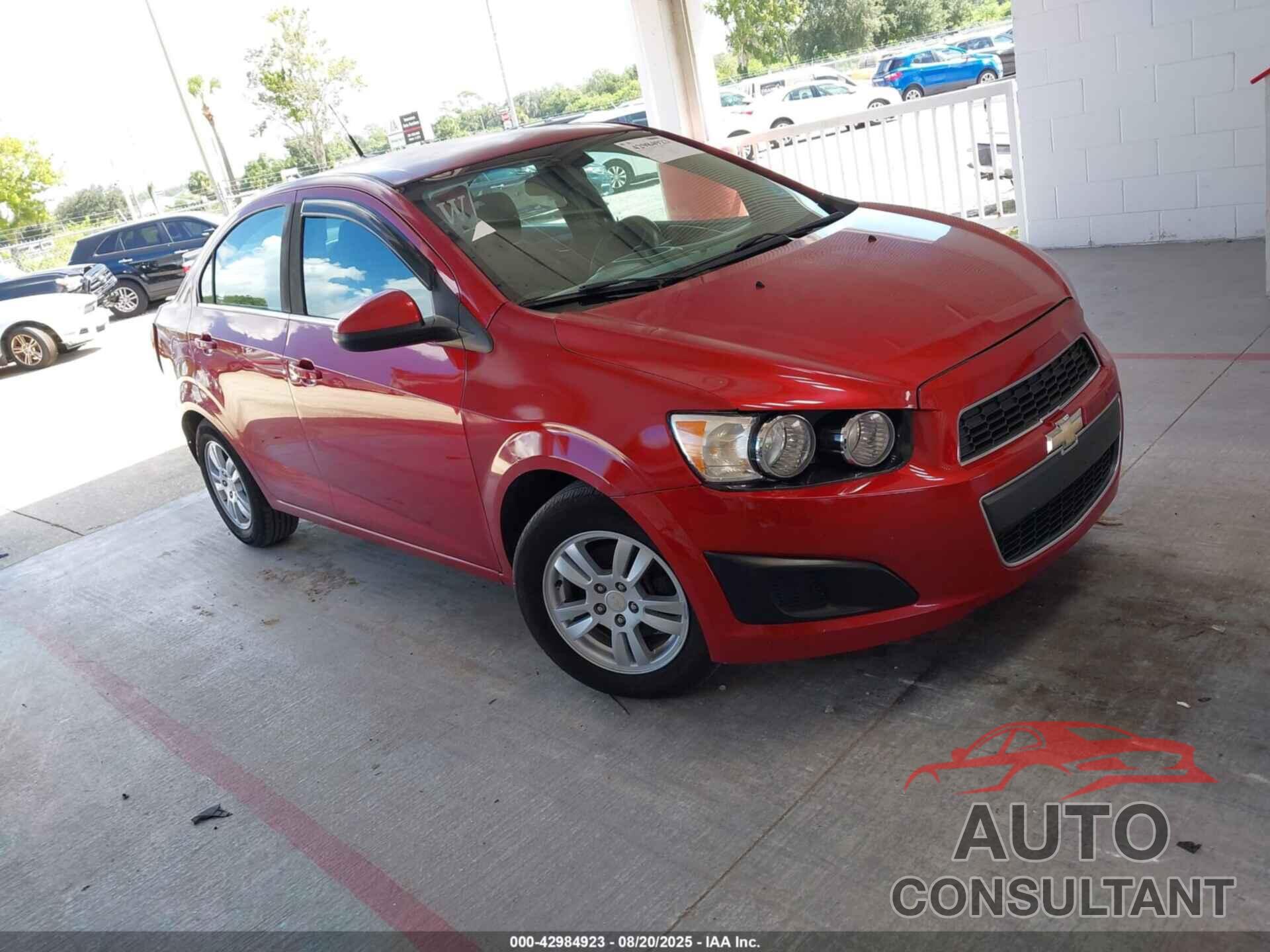 CHEVROLET SONIC 2013 - 1G1JC5SB2D4102267