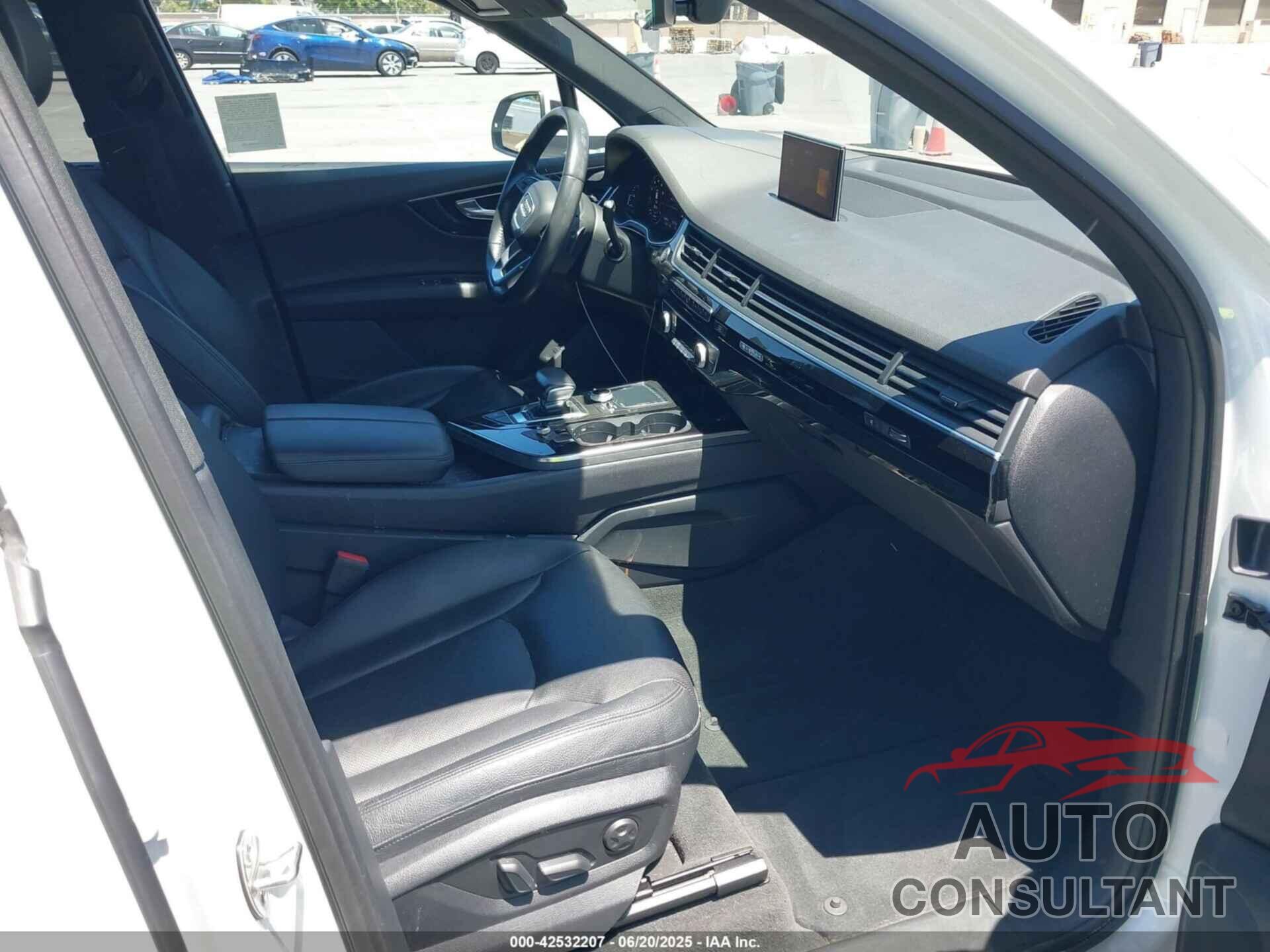 AUDI Q7 2018 - WA1VAAF78JD012947
