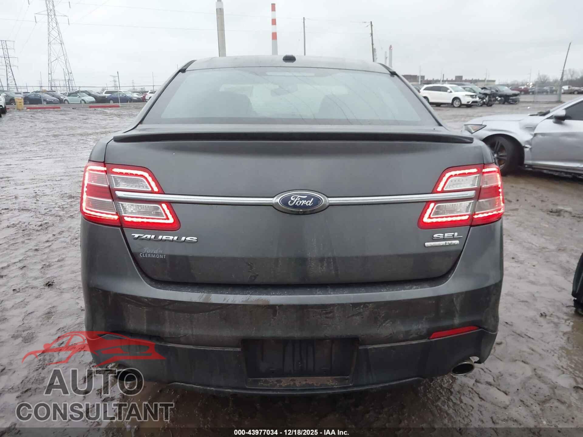 FORD TAURUS 2015 - 1FAHP2E80FG174357