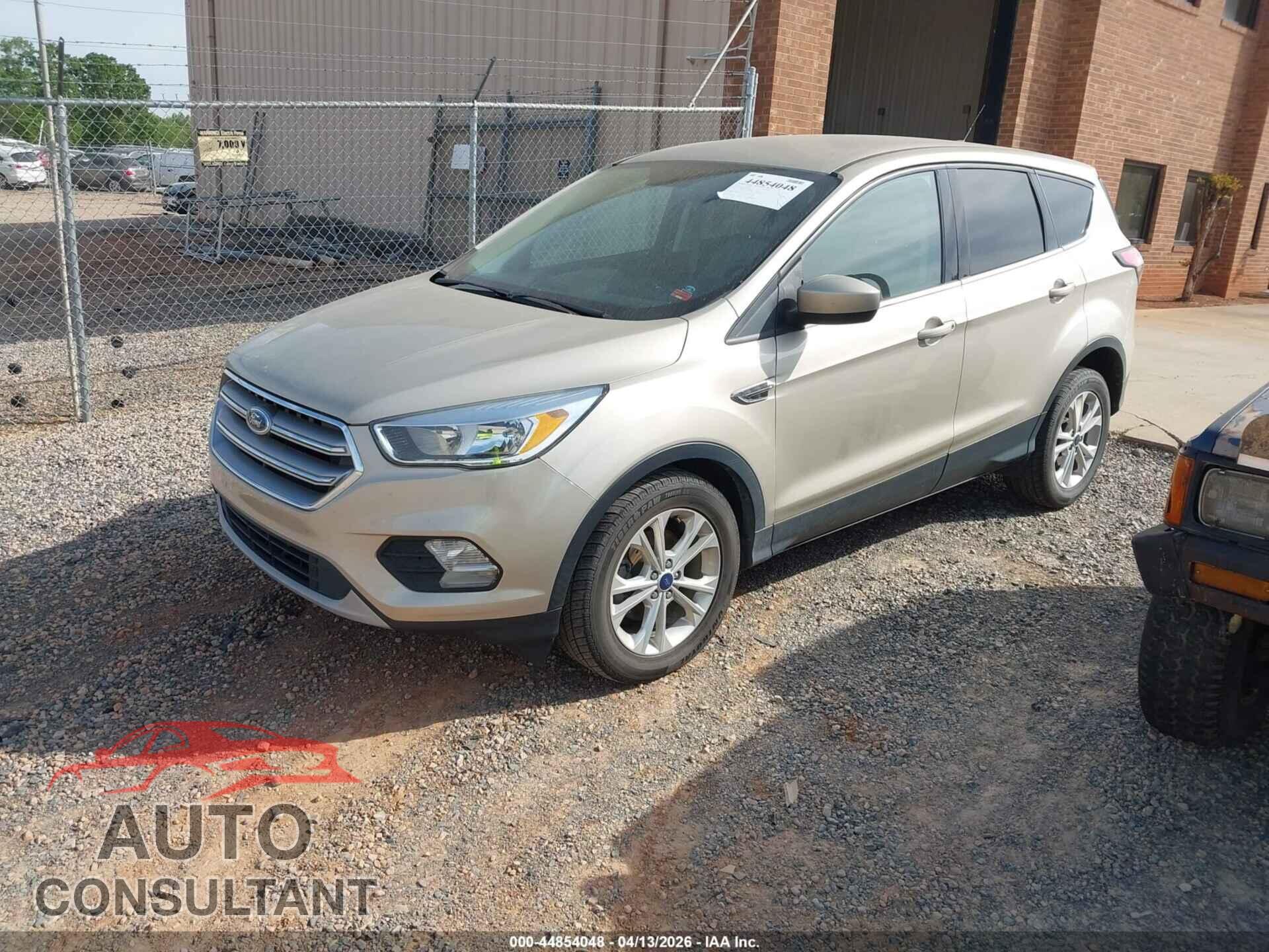 FORD ESCAPE 2017 - 1FMCU0GD7HUB26155