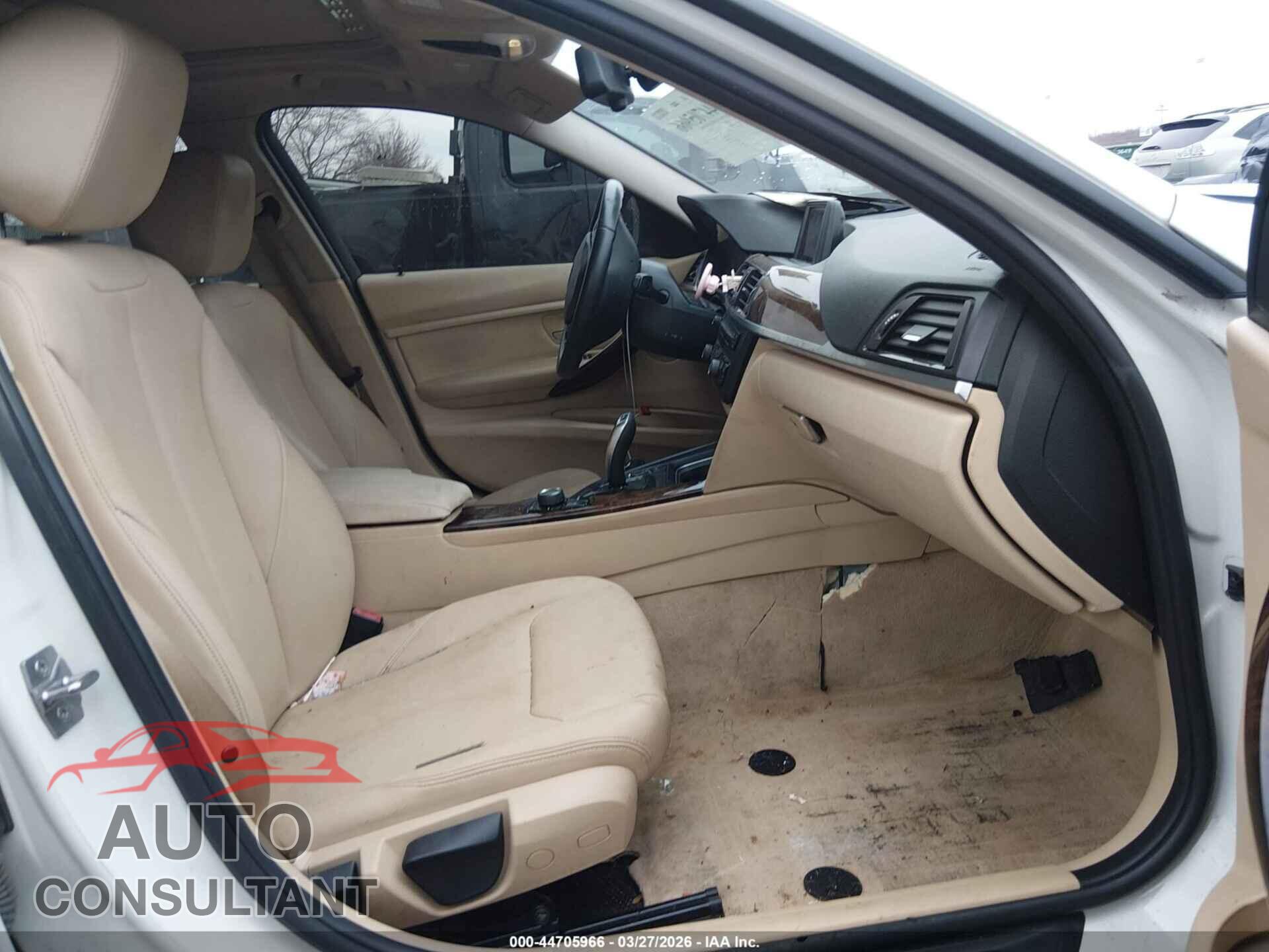 BMW 320I 2014 - WBA3C3C56EF985001