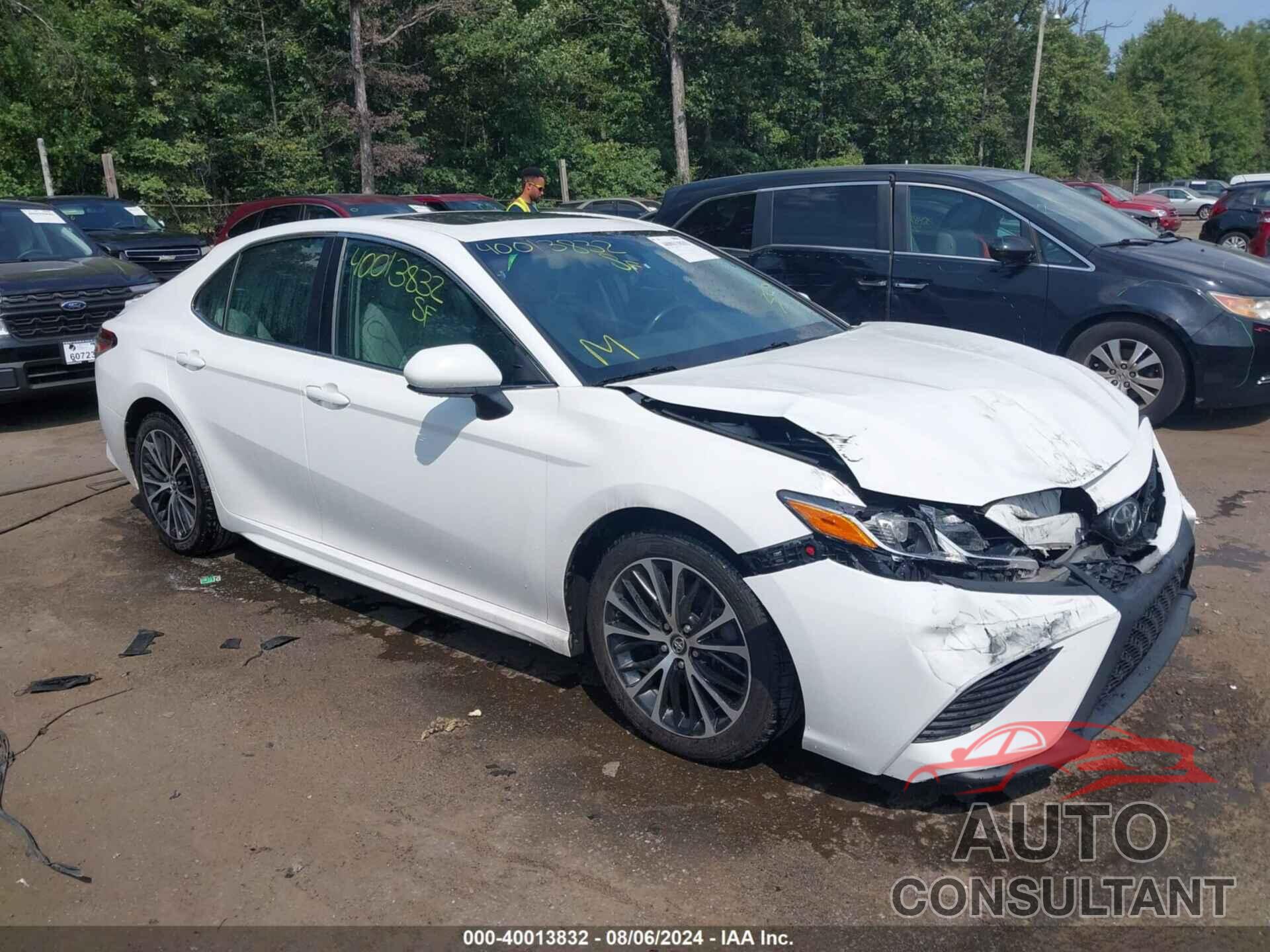 TOYOTA CAMRY 2018 - 4T1B11HK8JU159405