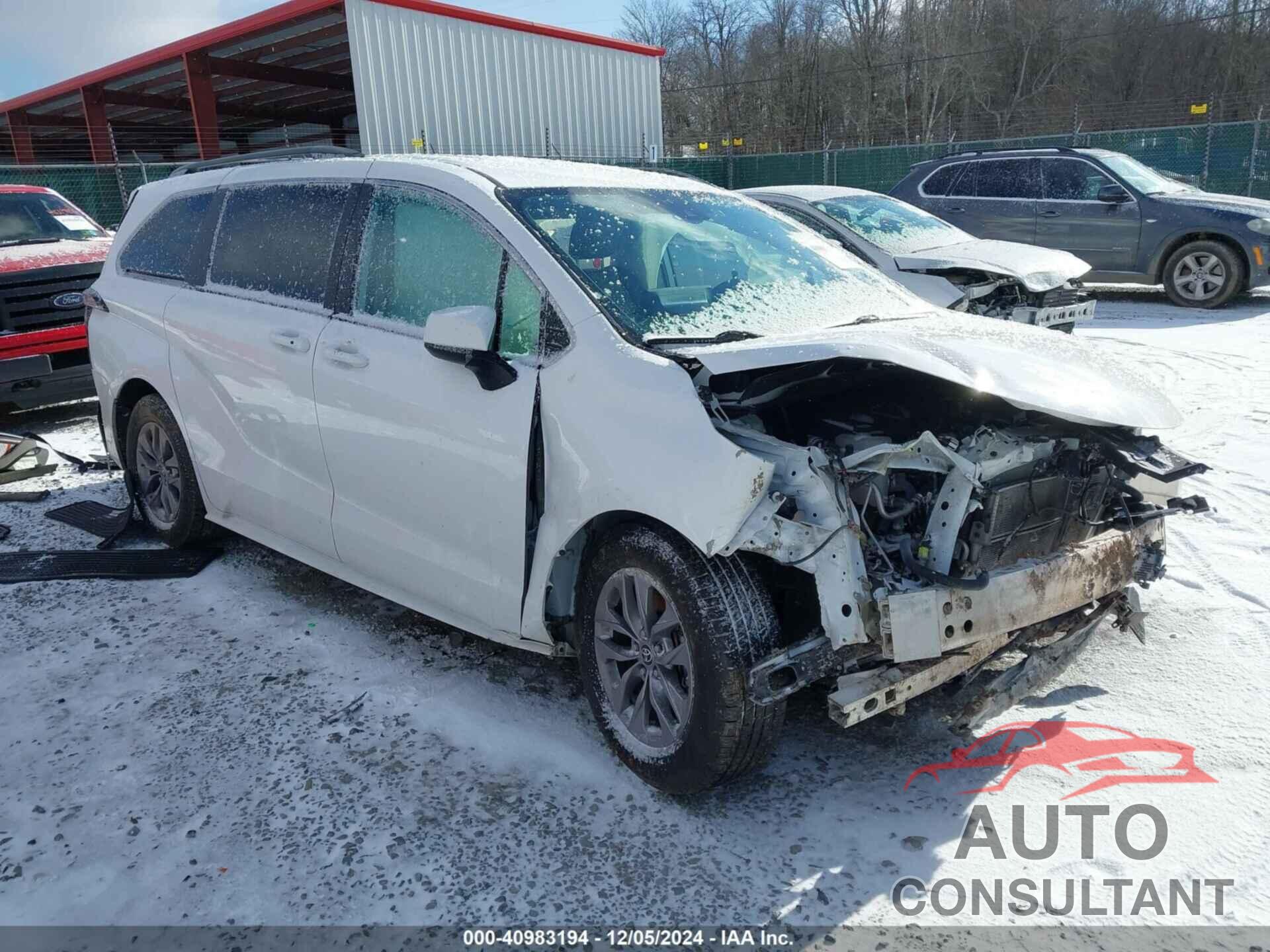 TOYOTA SIENNA 2022 - 5TDKSKFC1NS040740