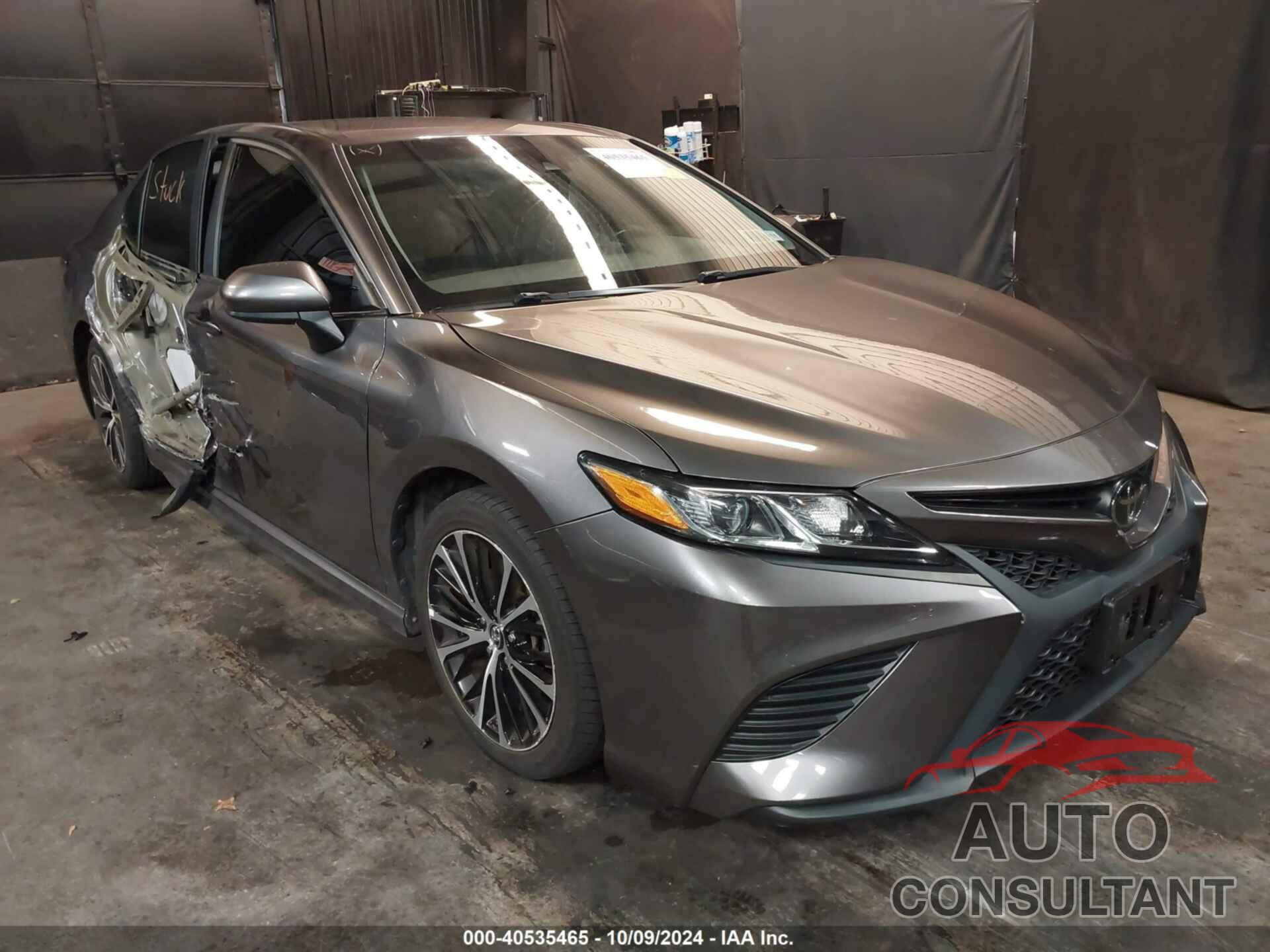 TOYOTA CAMRY 2018 - 4T1B11HK0JU646212