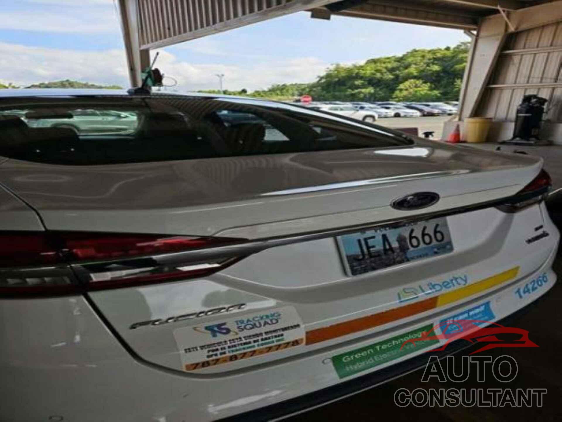 FORD FUSION HYBRID 2018 - 3FA6P0LU3JR278662
