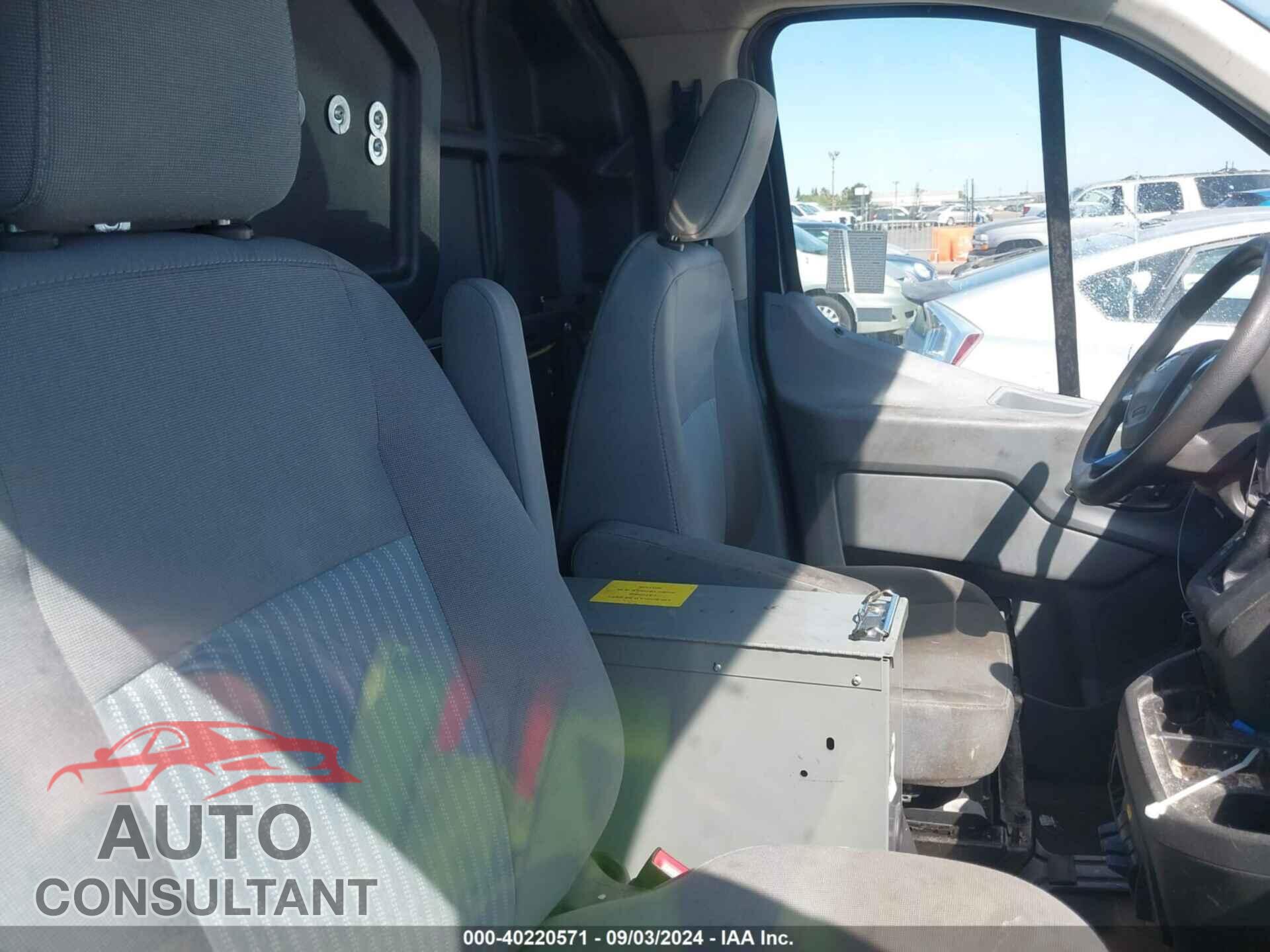 FORD TRANSIT-150 2019 - 1FTYE1YM0KKA70879