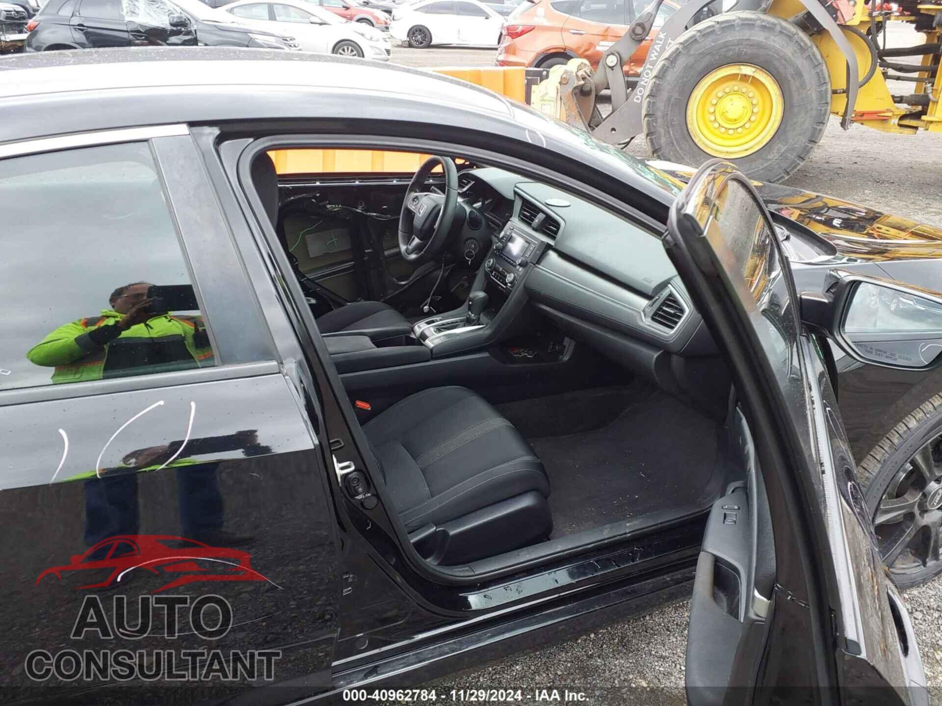 HONDA CIVIC 2017 - 2HGFC2F55HH557981