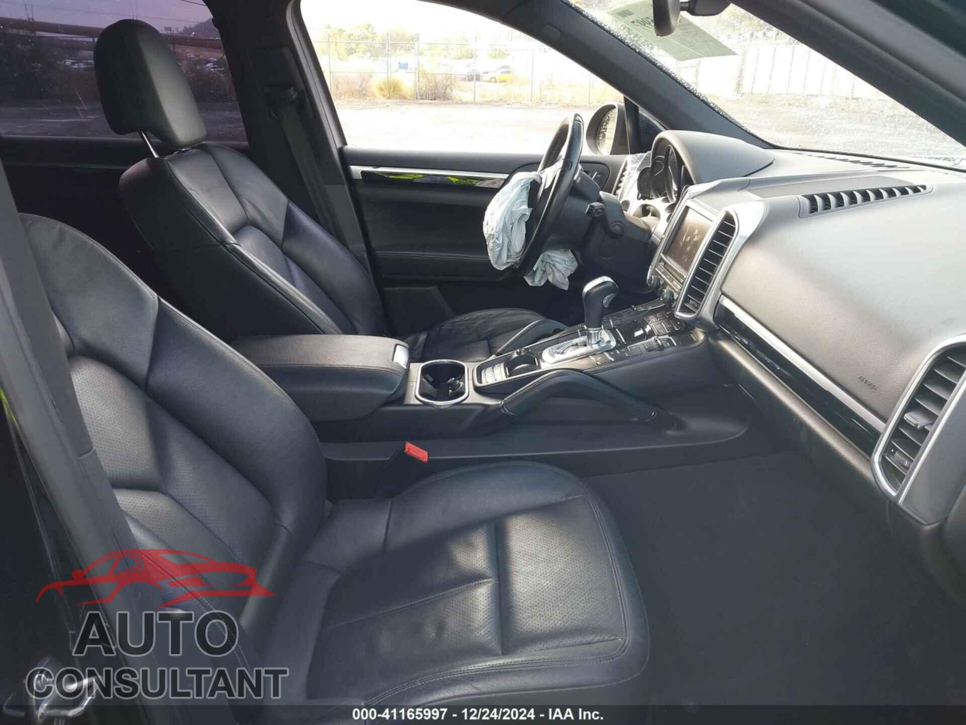 PORSCHE CAYENNE 2012 - WP1AA2A2XCLA02420