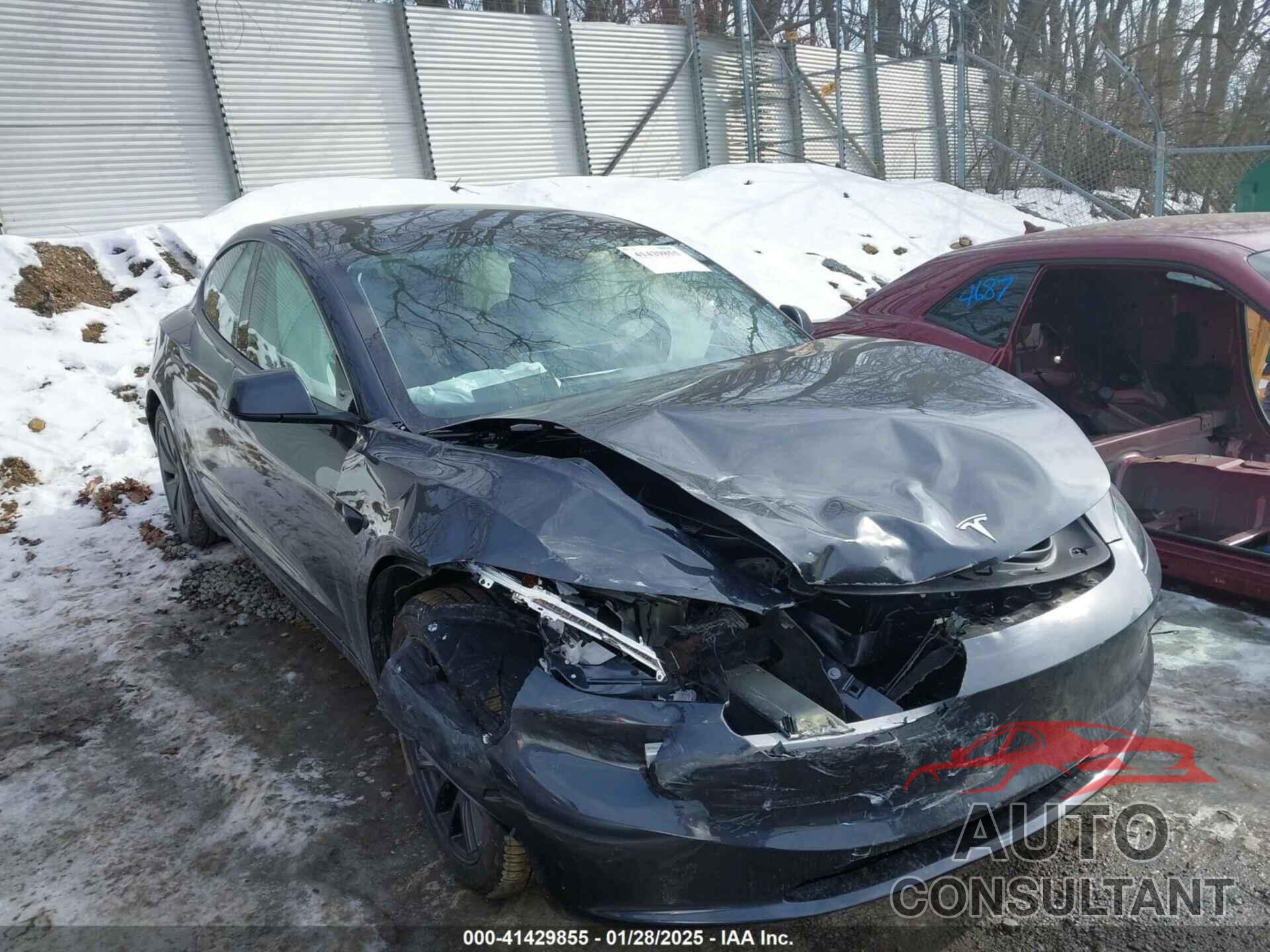 TESLA MODEL 3 2025 - 5YJ3E1EB5SF880681