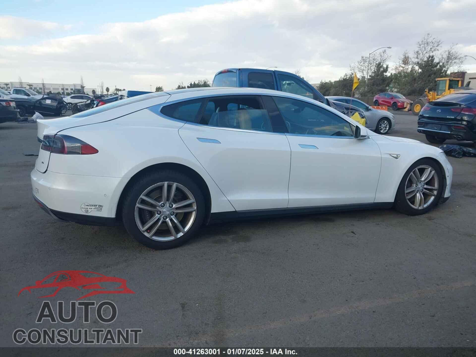 TESLA MODEL S 2015 - 5YJSA1E15FF118276