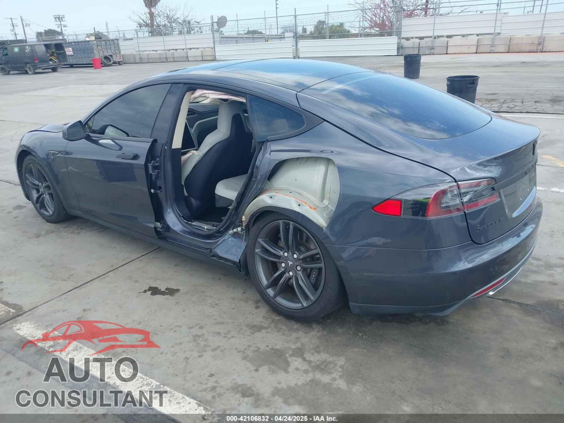 TESLA MODEL S 2015 - 5YJSA1E29FF119214