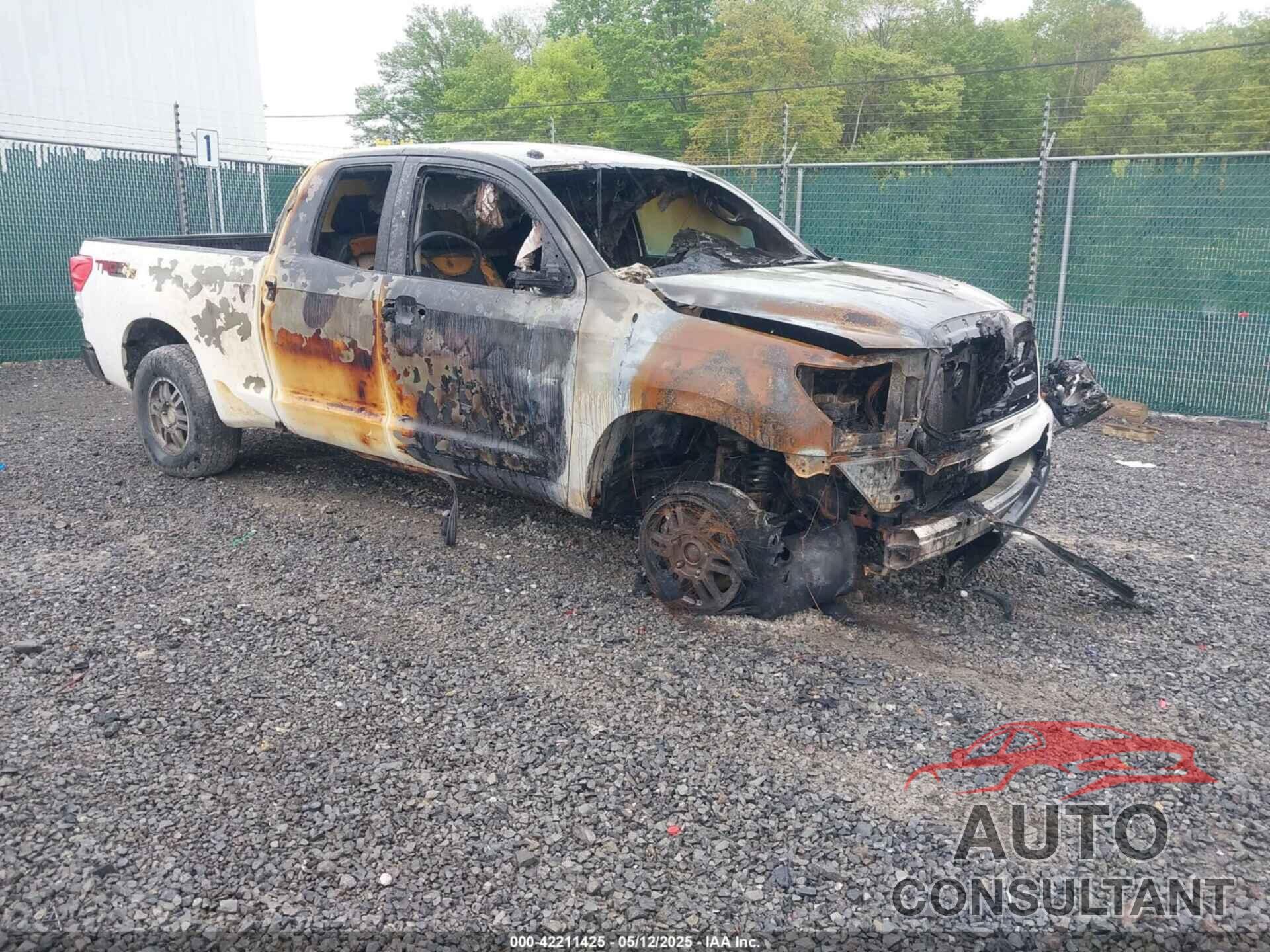 TOYOTA TUNDRA 2010 - 5TFUY5F19AX118144