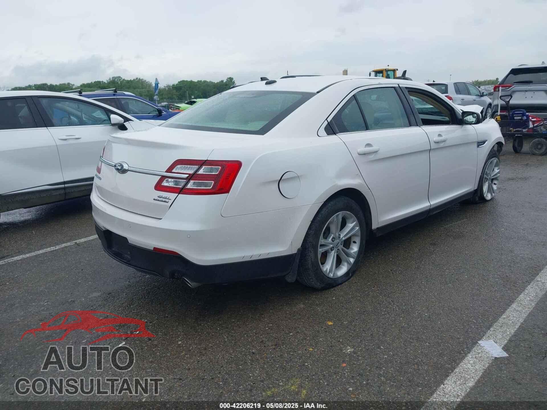 FORD TAURUS 2018 - 1FAHP2E89JG117065