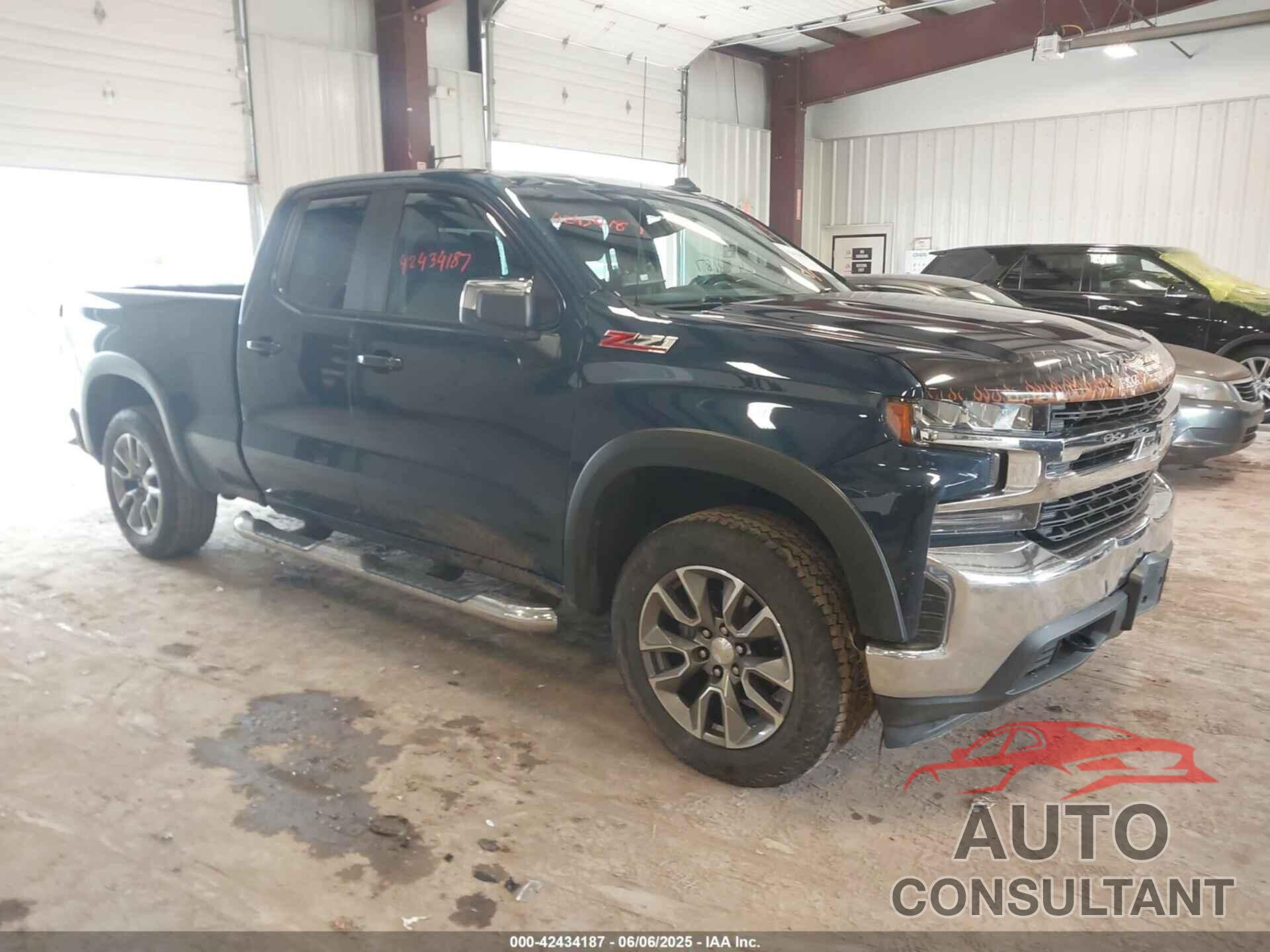 CHEVROLET SILVERADO 1500 2021 - 1GCRYDED3MZ138684