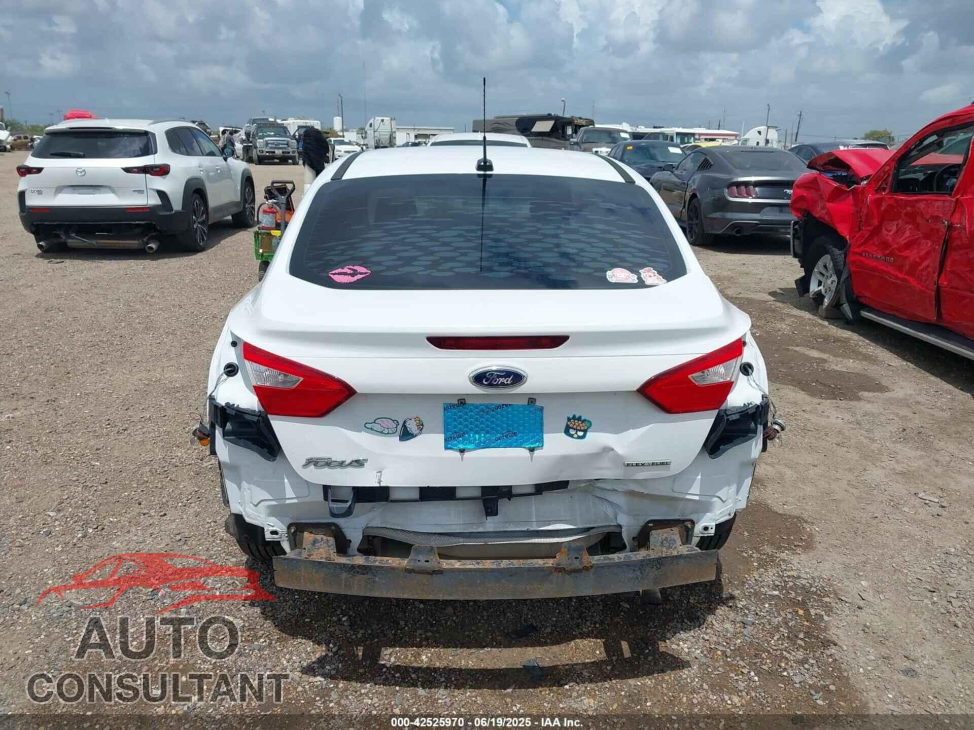 FORD FOCUS 2014 - 1FADP3E28EL293764