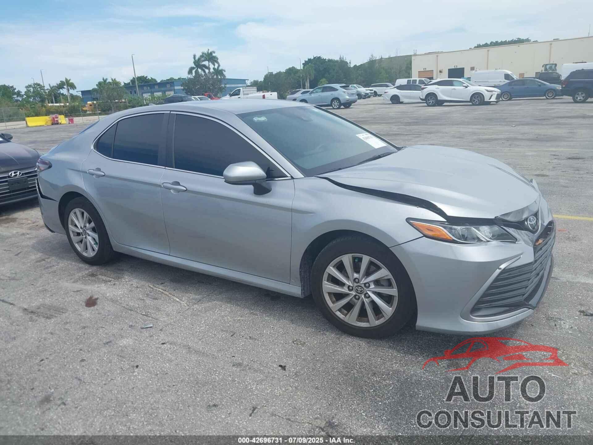 TOYOTA CAMRY 2022 - 4T1C11AK1NU072868