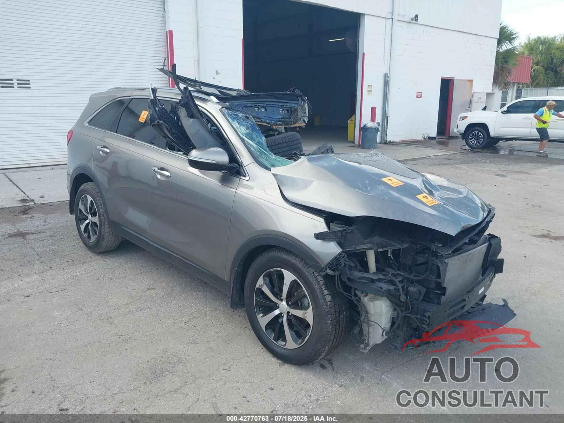 KIA SORENTO 2017 - 5XYPH4A55HG265513