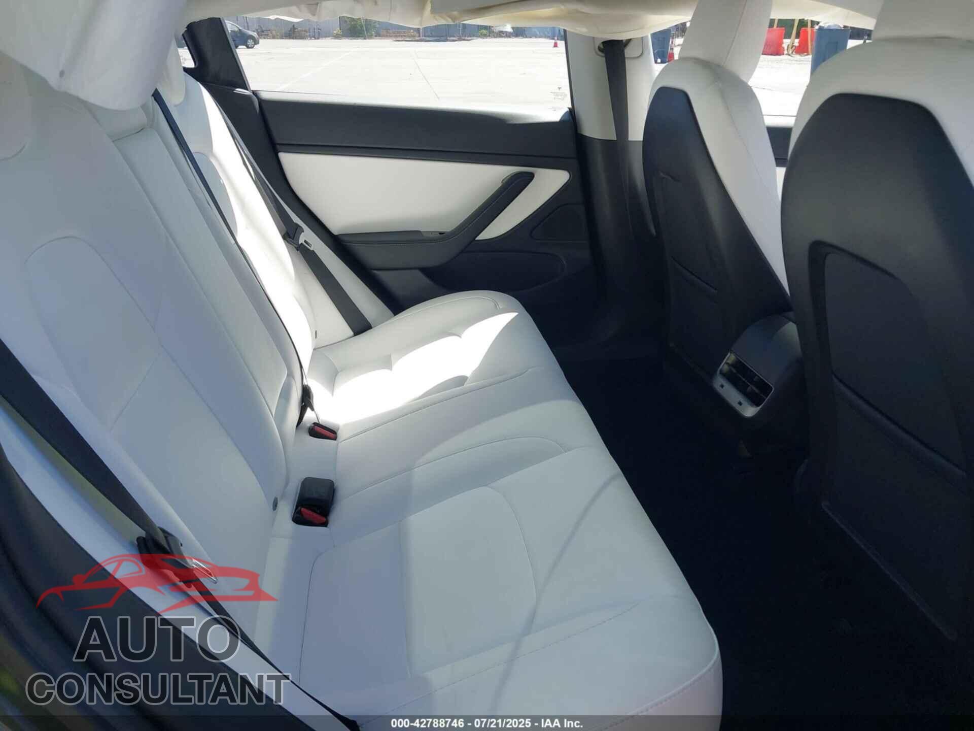 TESLA MODEL 3 2020 - 5YJ3E1EC8LF641734