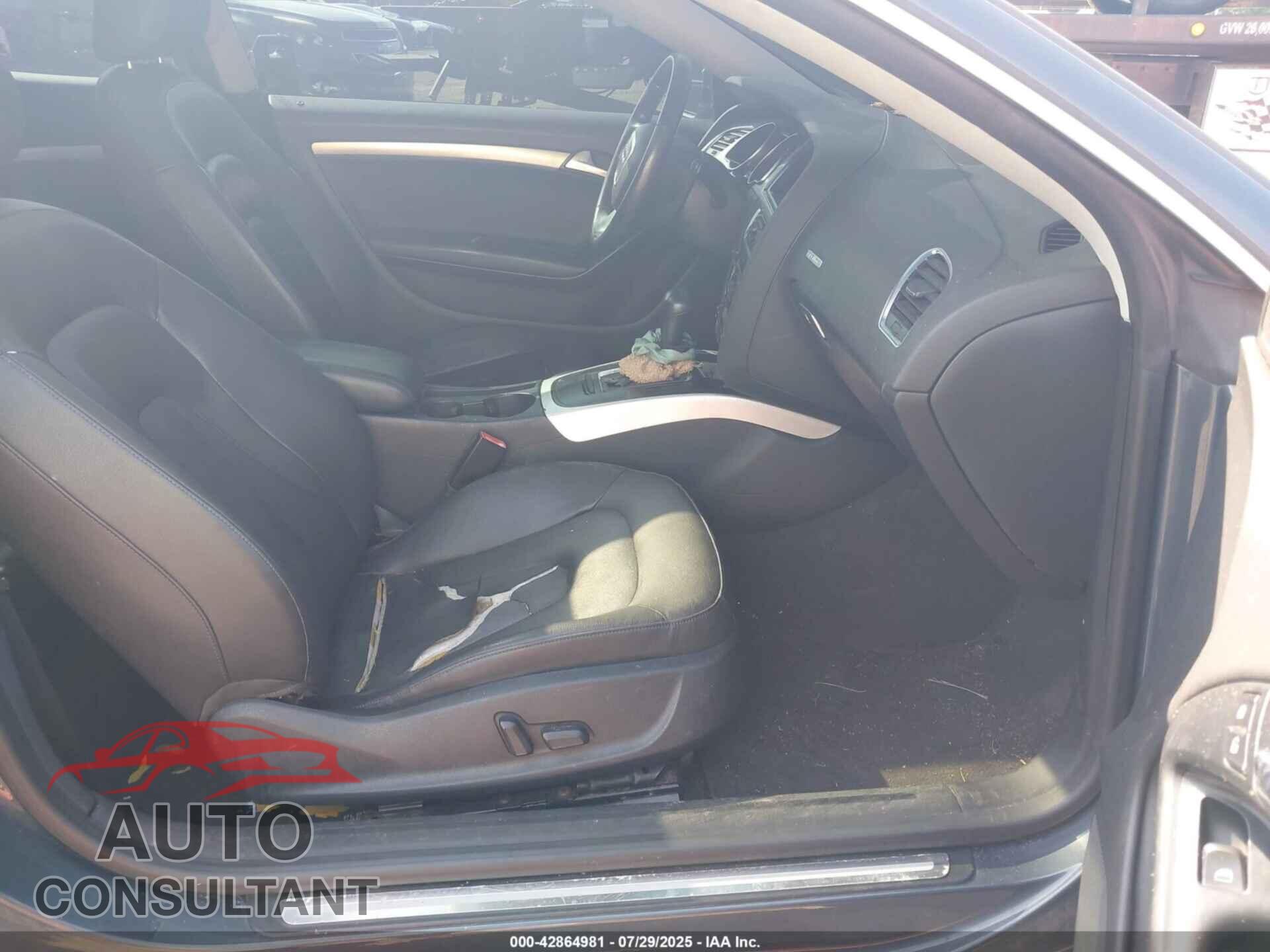 AUDI A5 2010 - WAULFAFR3AA008321
