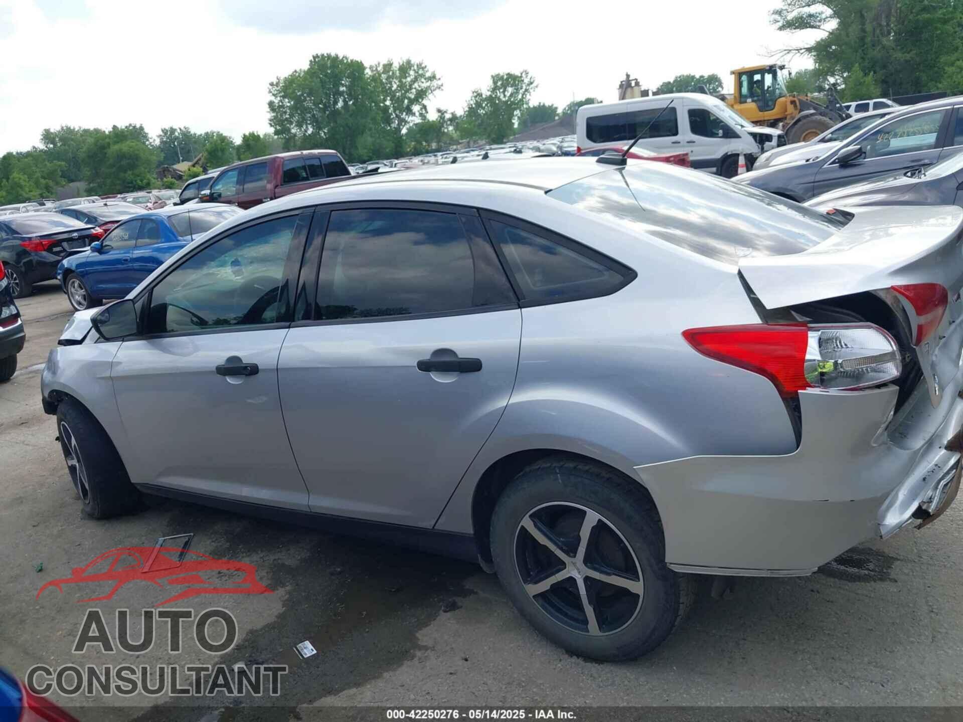 FORD FOCUS 2017 - 1FADP3E28HL328775