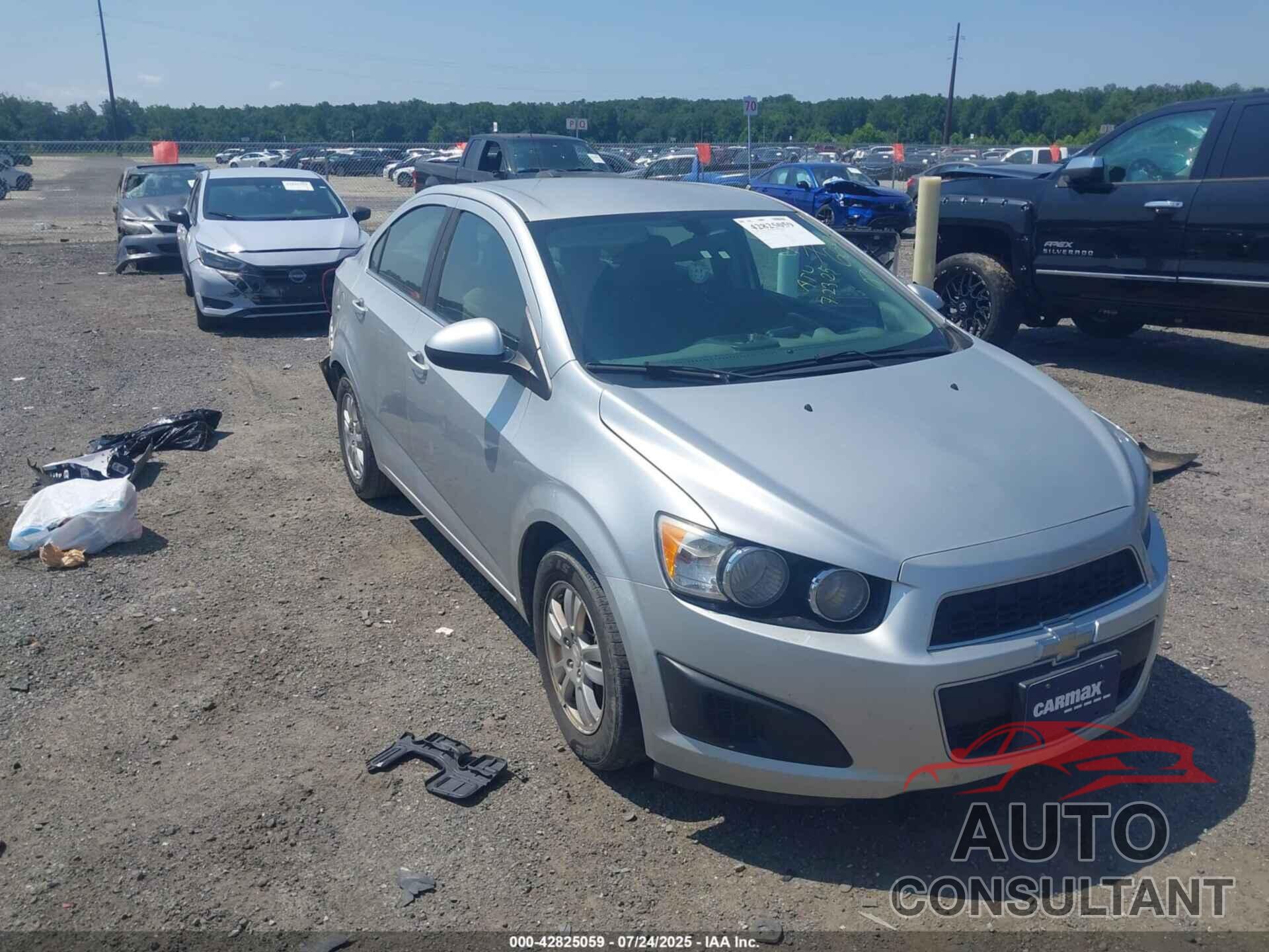 CHEVROLET SONIC 2015 - 1G1JC5SH8F4205653