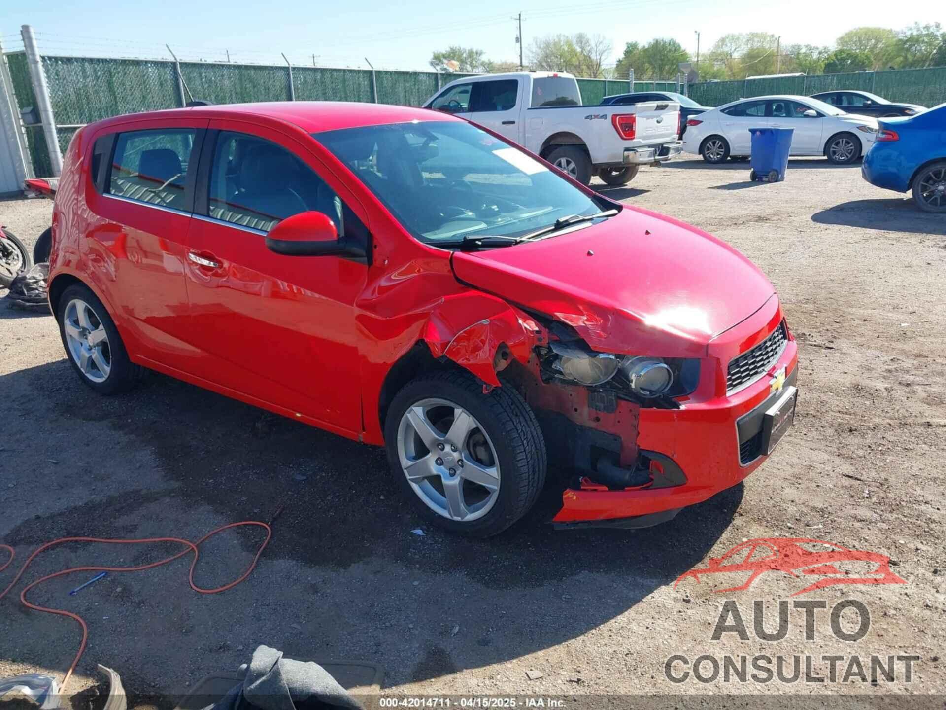 CHEVROLET SONIC 2015 - 1G1JE6SB4F4144491
