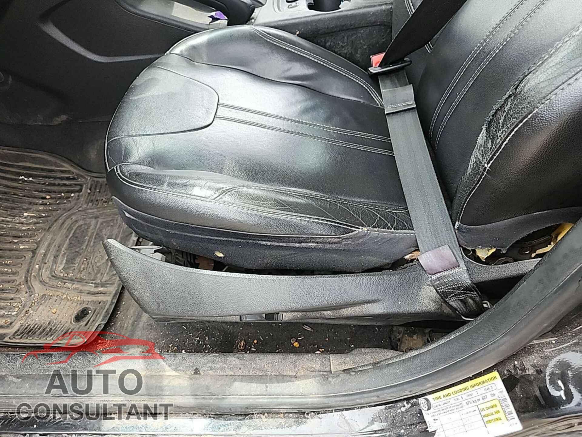 FORD FOCUS 2013 - 1FADP3F28DL107086