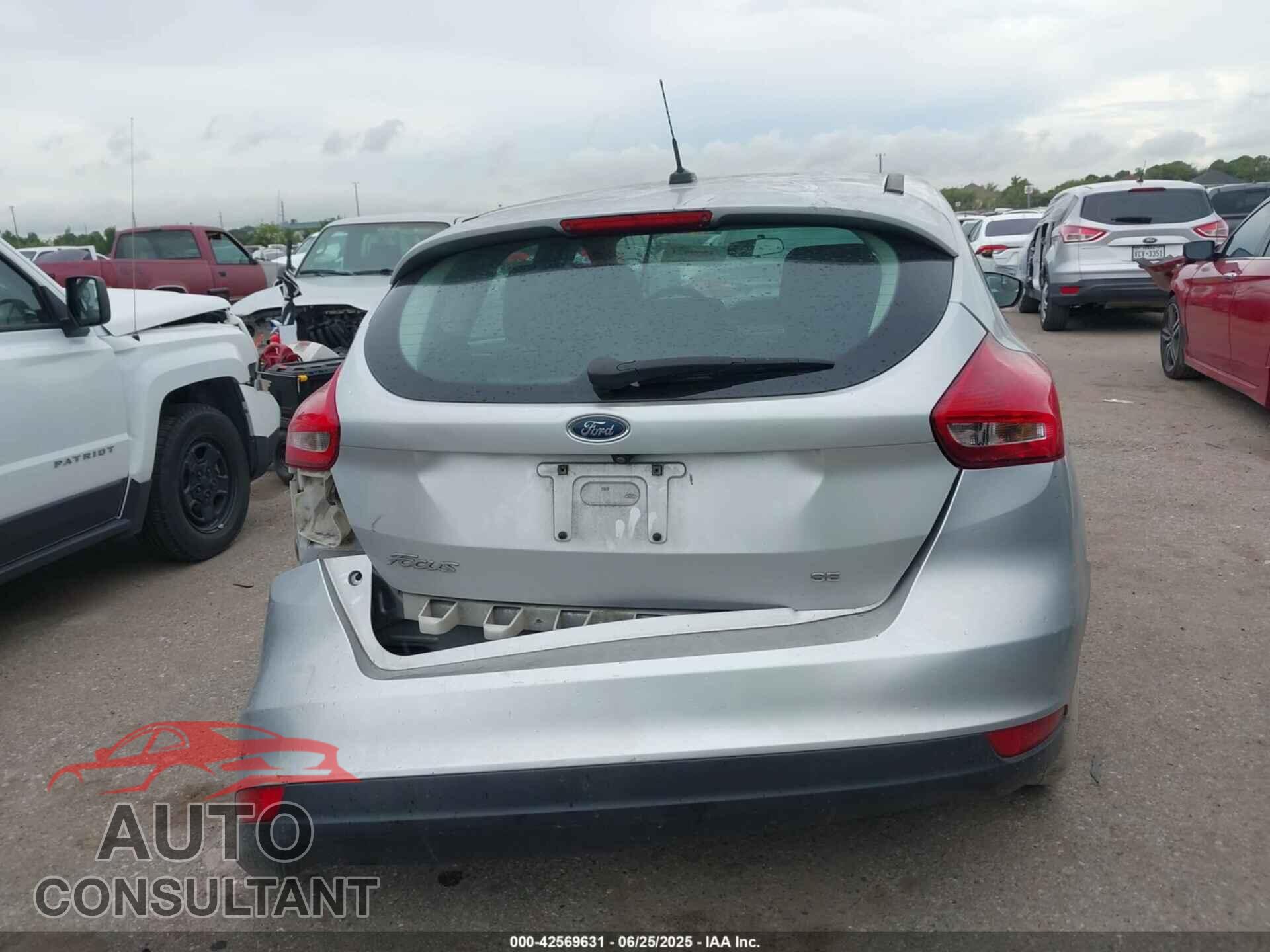 FORD FOCUS 2017 - 1FADP3K29HL280952