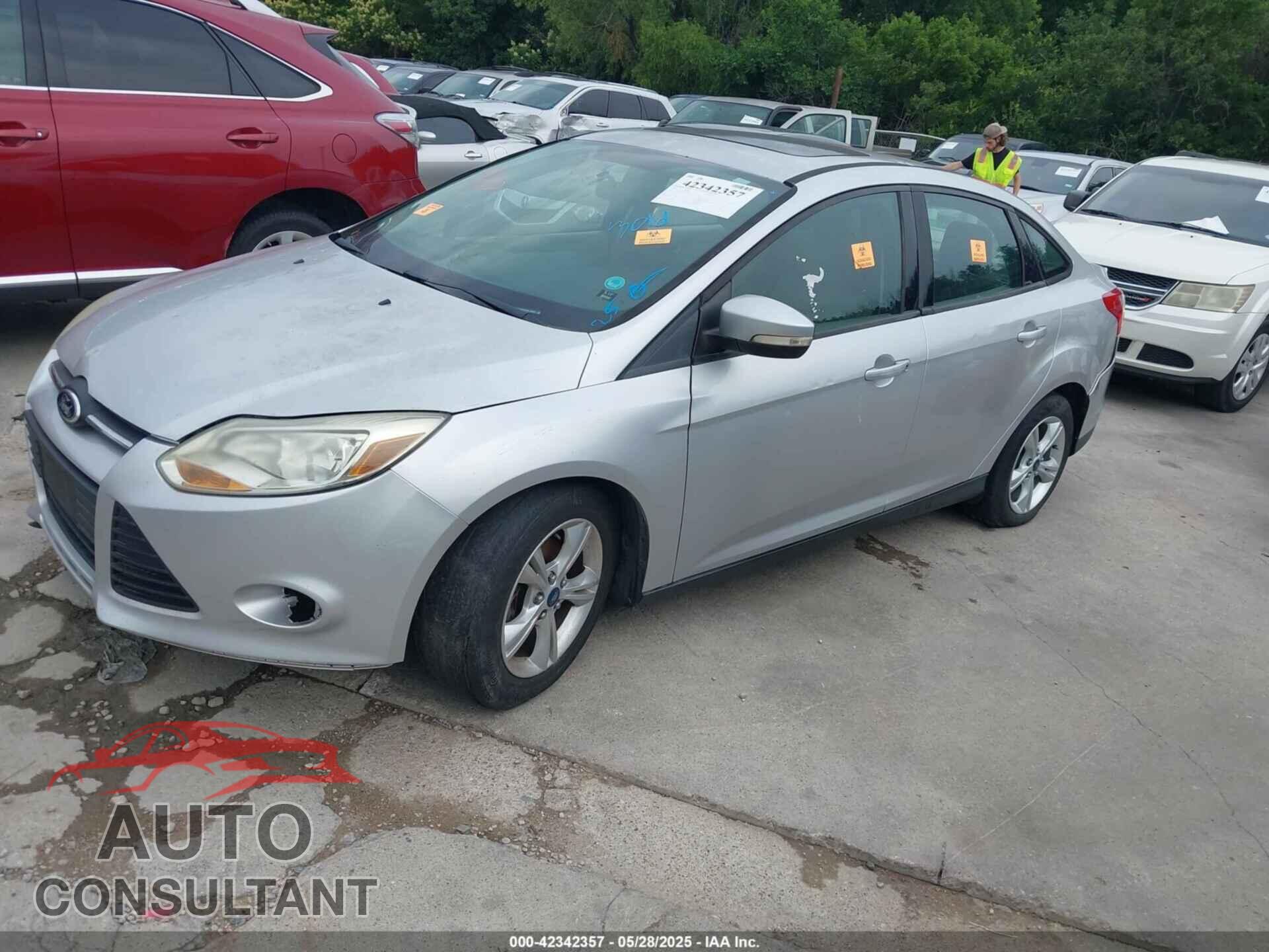 FORD FOCUS 2014 - 1FADP3F2XEL145047