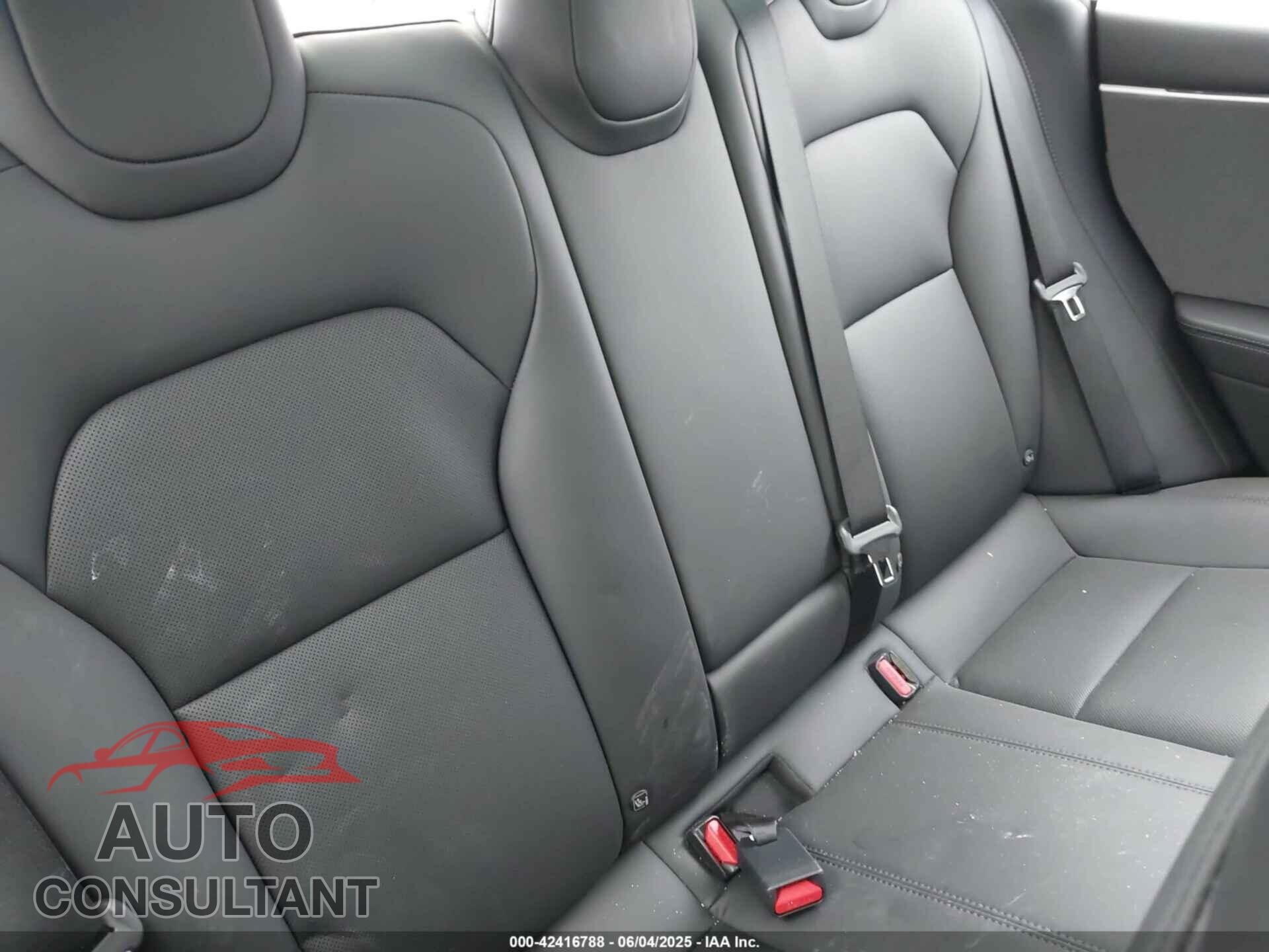TESLA MODEL 3 2024 - 5YJ3E1EA7RF772127