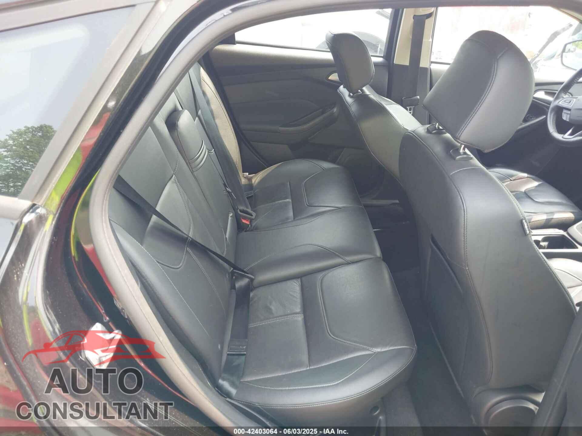 FORD FOCUS 2015 - 1FADP3K21FL254875